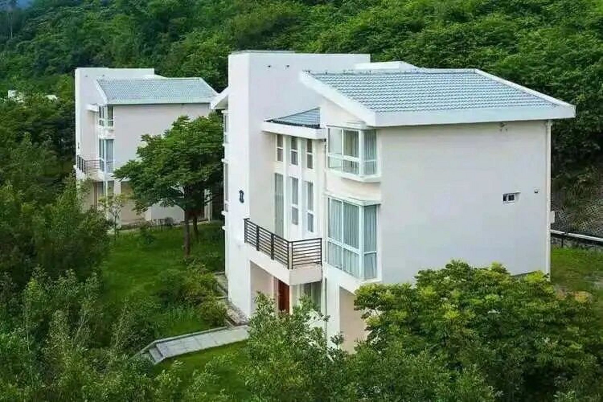 漳州周边|森林里的避暑胜地-东南花都酒店 东南花都酒店拥有森林海水