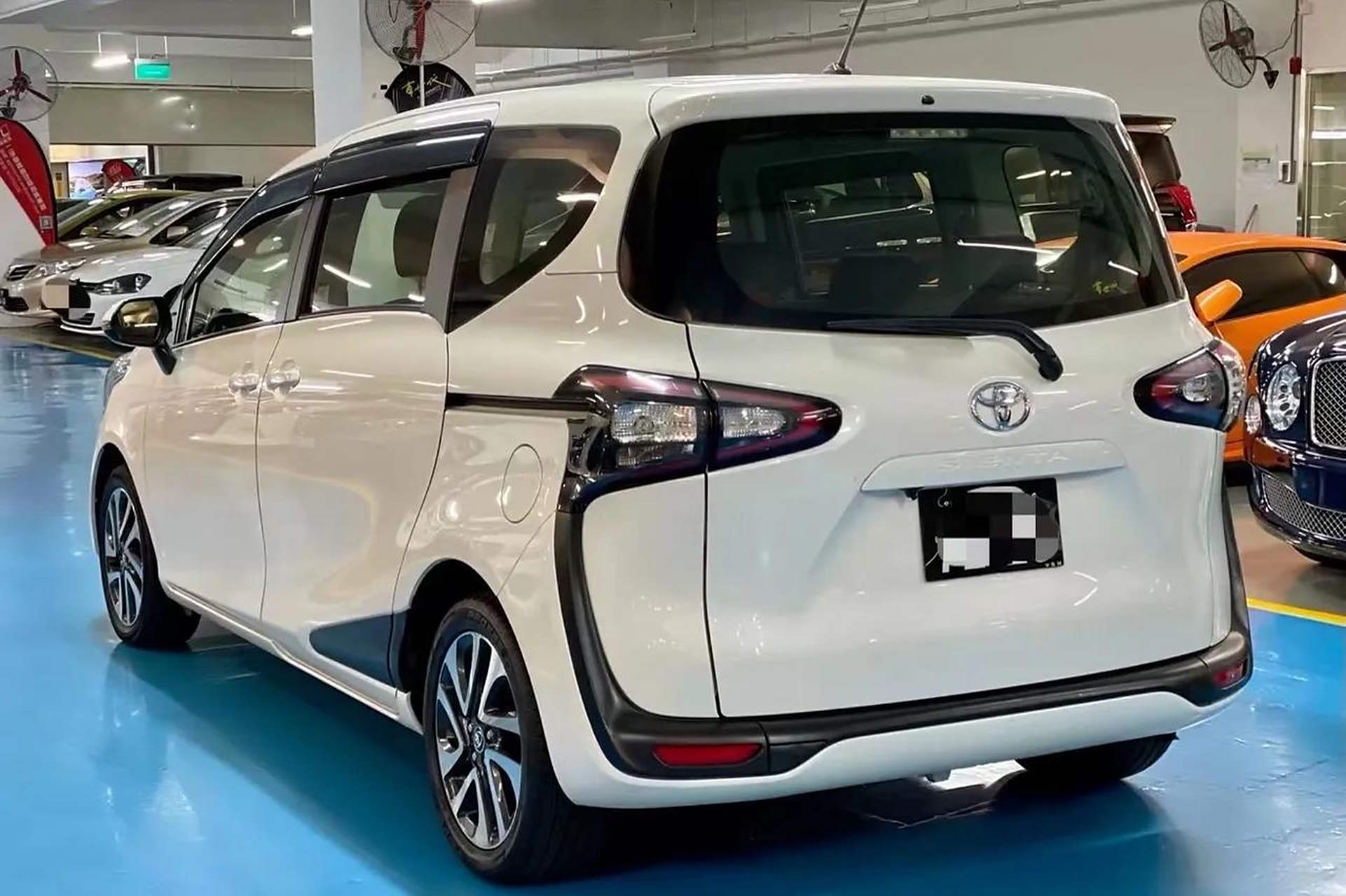 丰田toyota sienta,1500cc,7座,座椅灵活变动,第三排可隐藏到第二排