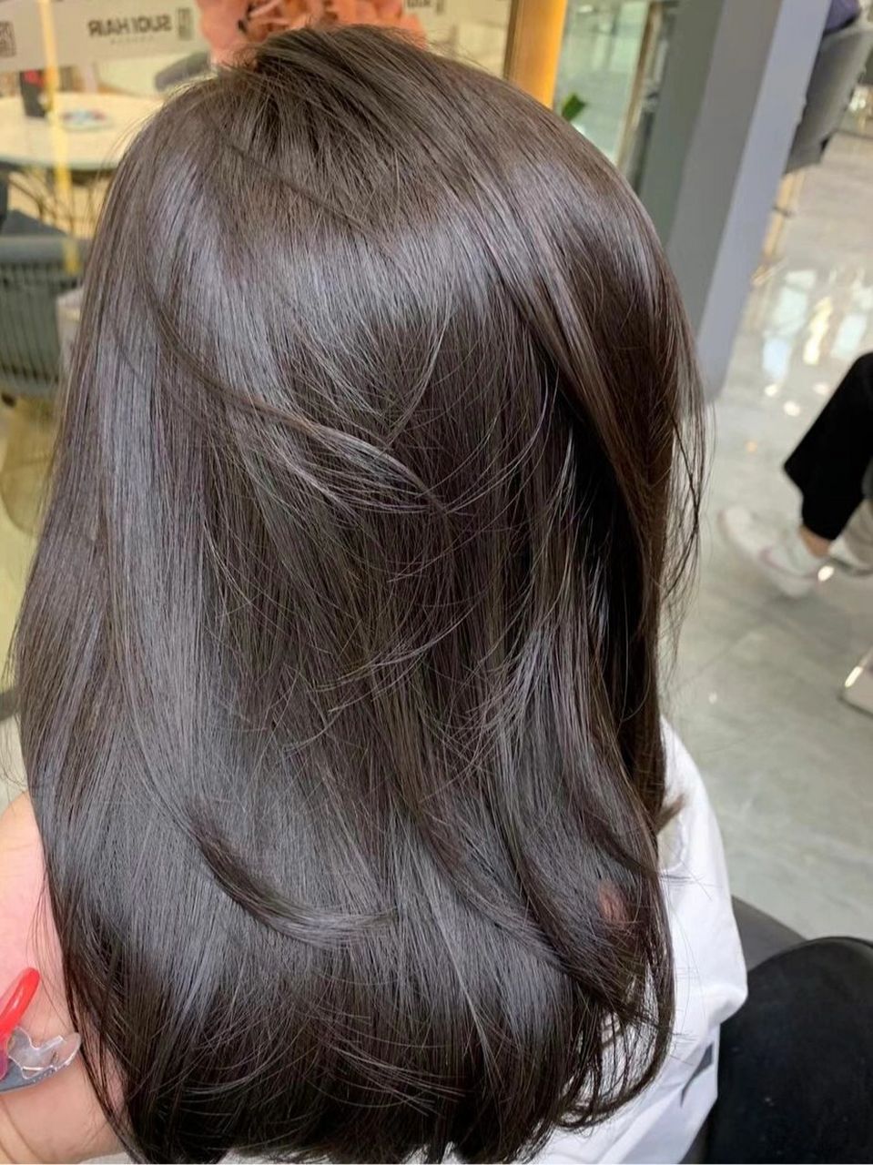 不能错过的经典发色~高级茶木棕色 算是一款百搭发色啦,不挑肤色不挑
