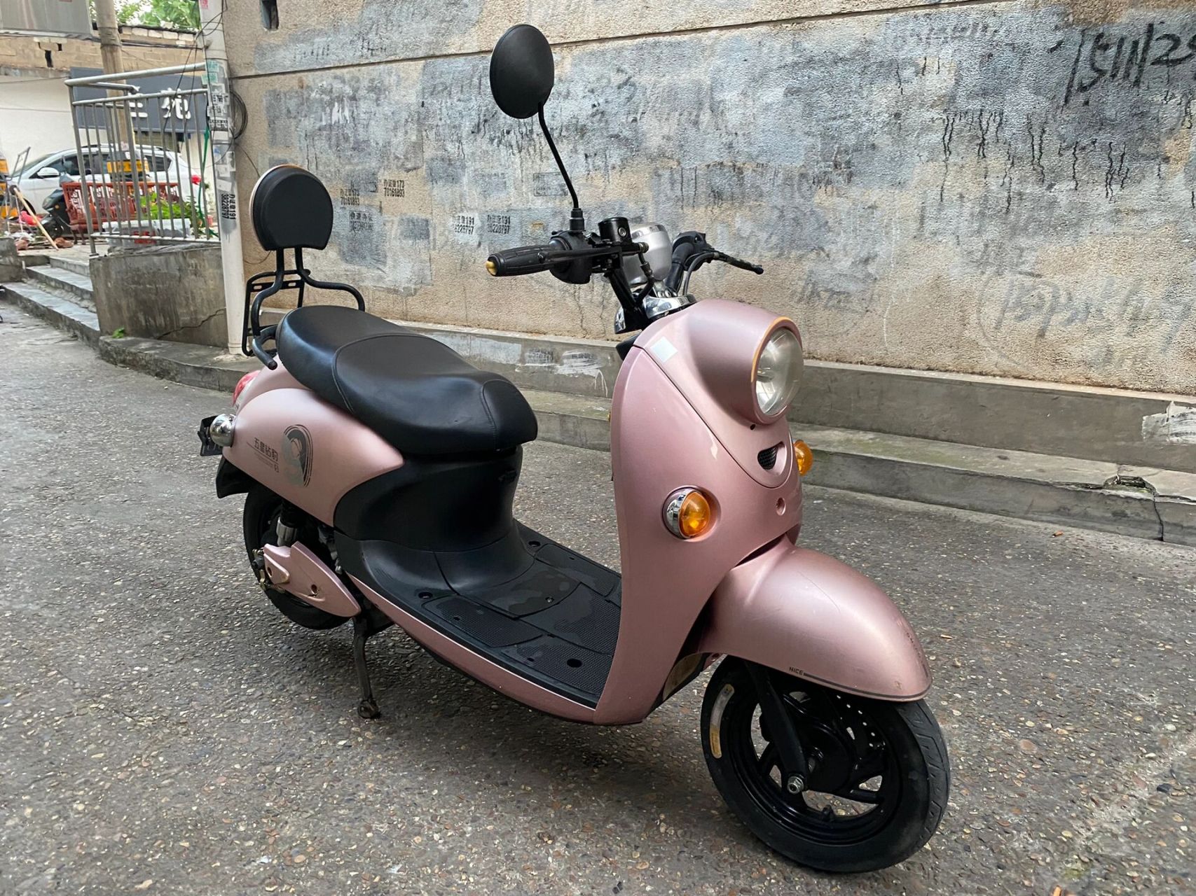 五星钻豹电动车 60v20安的电瓶.续航50公里.换的新电瓶.成色还可以.