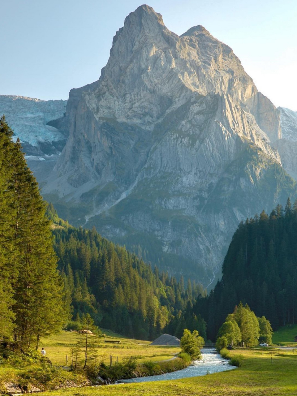 的日与夜 99grindelwald拥有独具特色,壮美秀丽的阿尔卑斯山景观