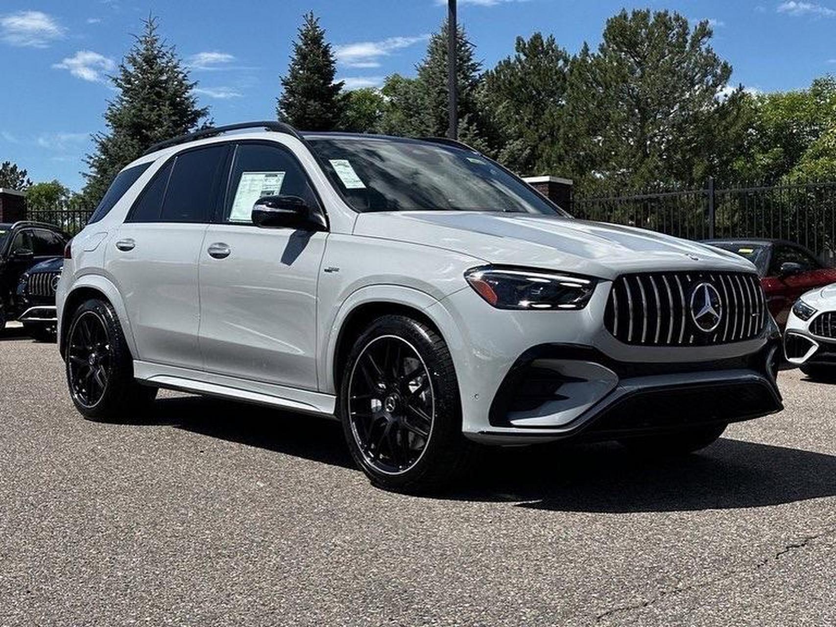 0t双涡轮增压发动机,最大功率为435马力,最大扭矩600牛米,百公里加速