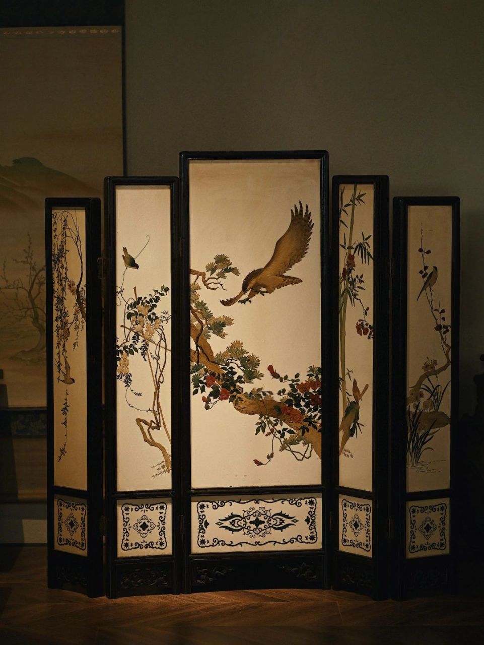 中国古代屏风文化——传统家具装饰艺术 禽戏图 屏风 木胎髹饰大漆