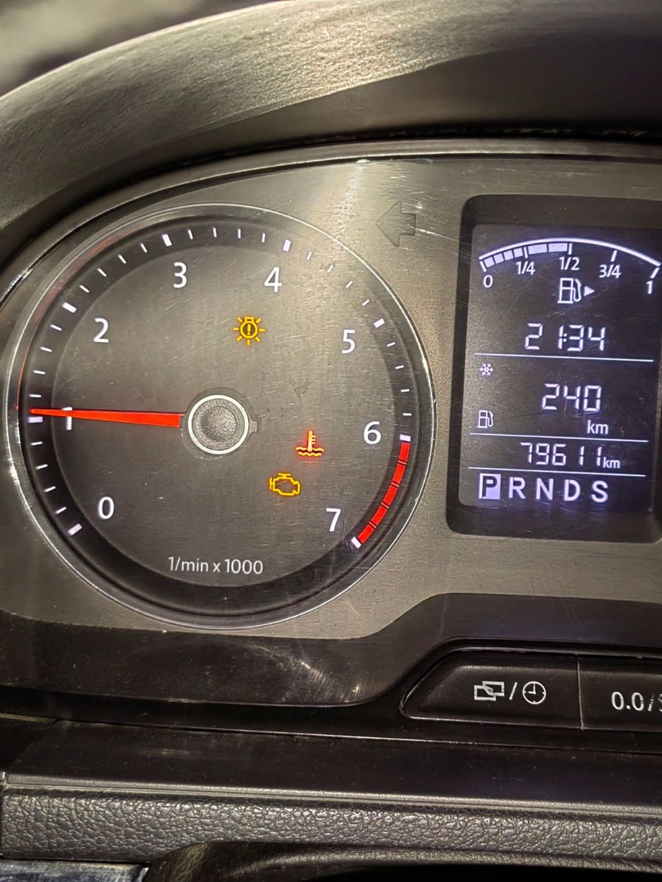 冷却液灯亮了怎么办?