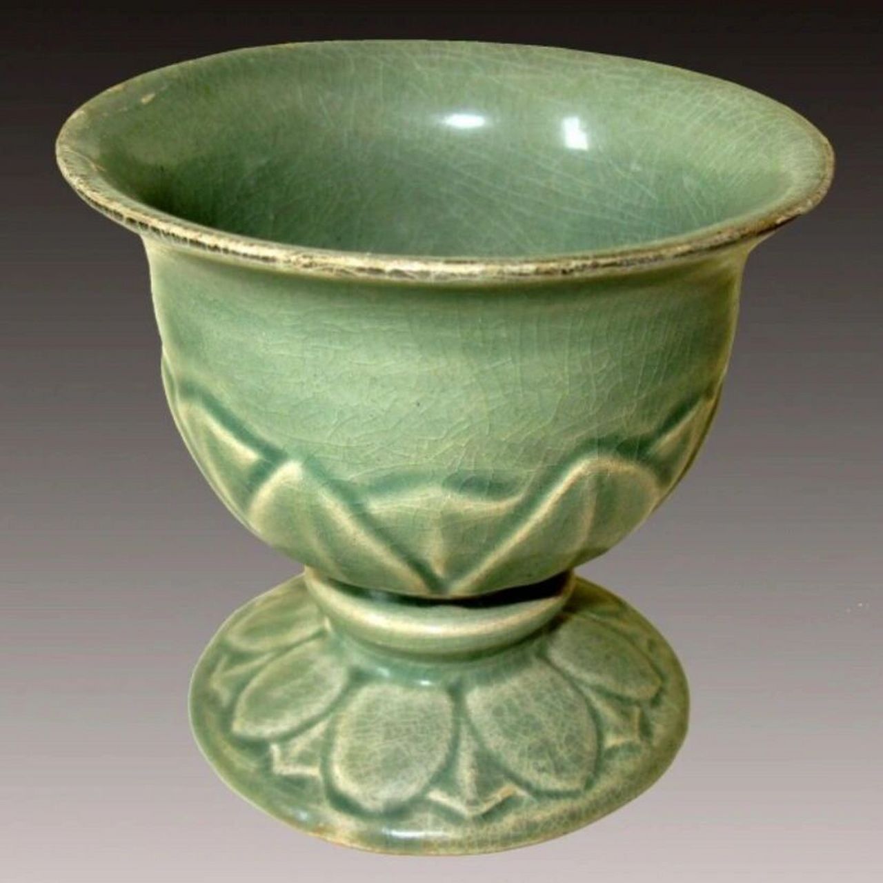 "邢白越青"指唐代两大瓷窑及其代表瓷色,邢窑盛产白瓷,越窑 盛产青瓷