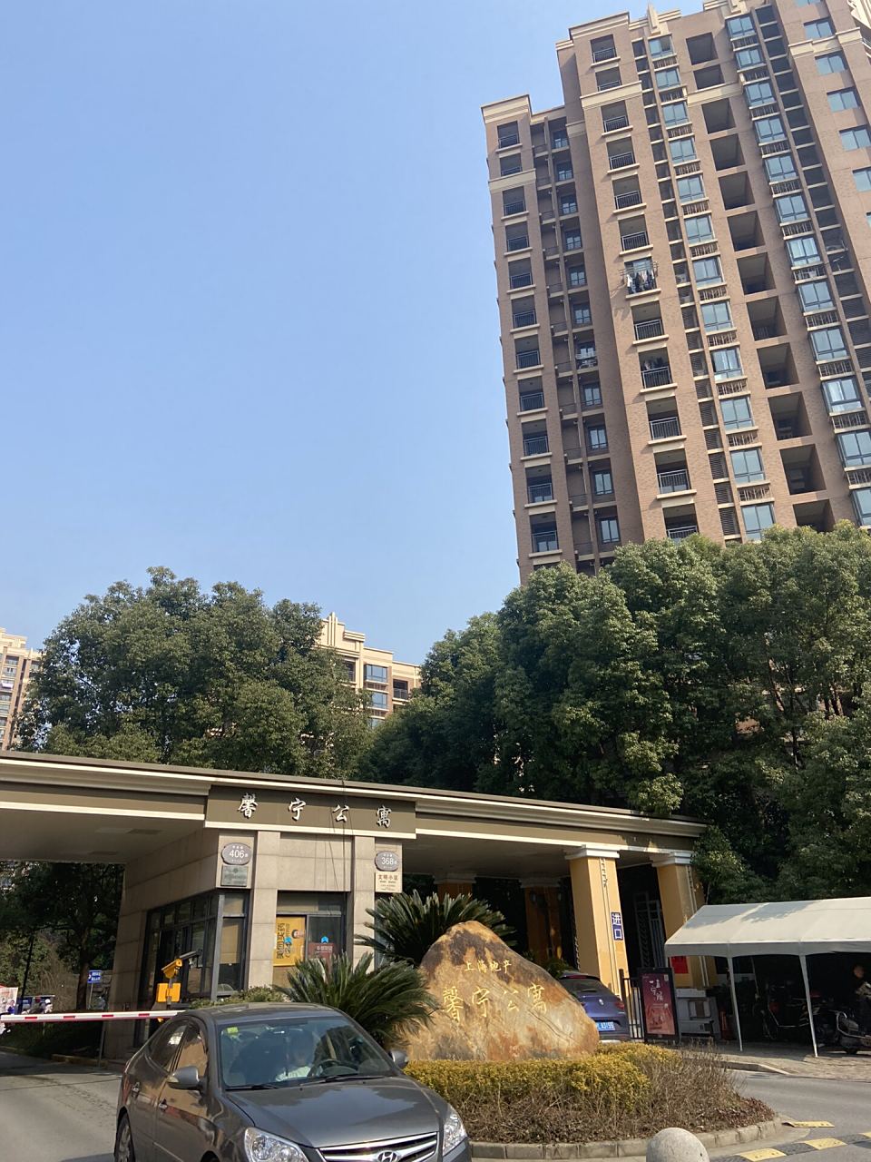 上海市筹公租房排队 今天去了馨宁公寓,排队蛮快几分钟就登记好了