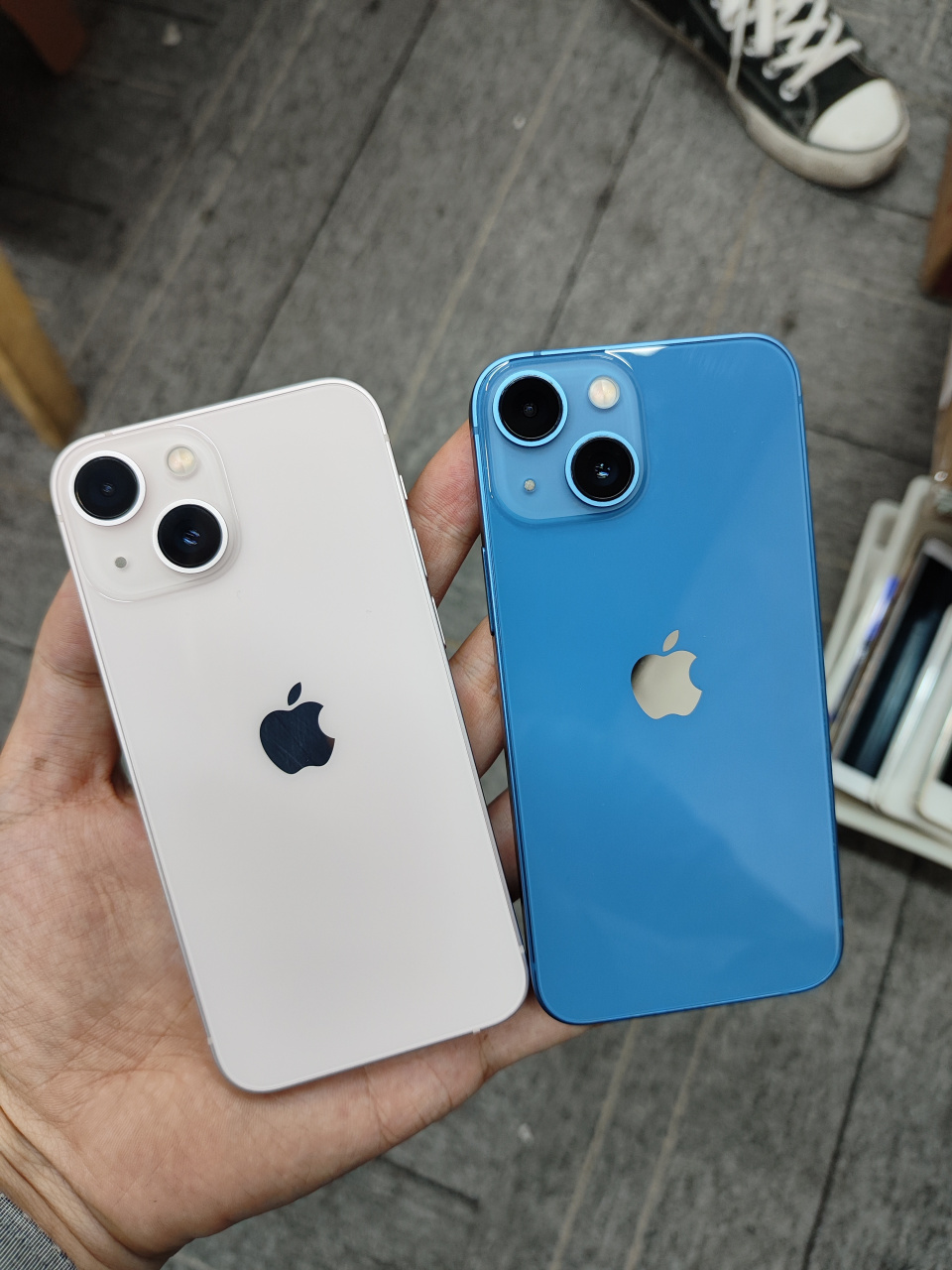 有几台12 mini 和13 mini,可以改双卡 价格优势,喜欢见置顶微博[三哈]