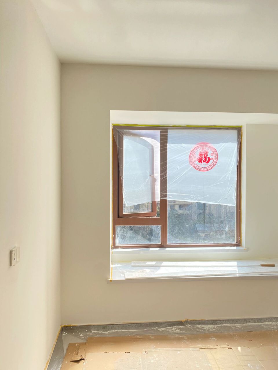 立邦菱花白,怕黄的最好调浅一点 可以看我的试色照片,三张都iphone