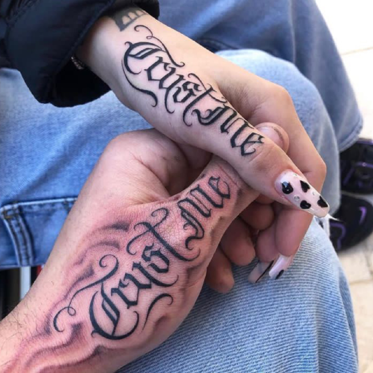 "what is tattoo"情侣哥特手指花体字 0000000000