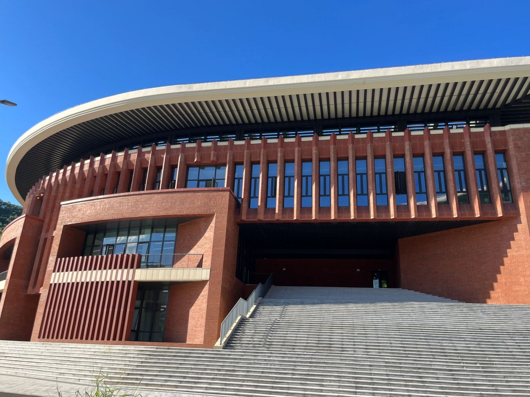 一日游中山大学深圳校区位于深圳光明区校区建筑