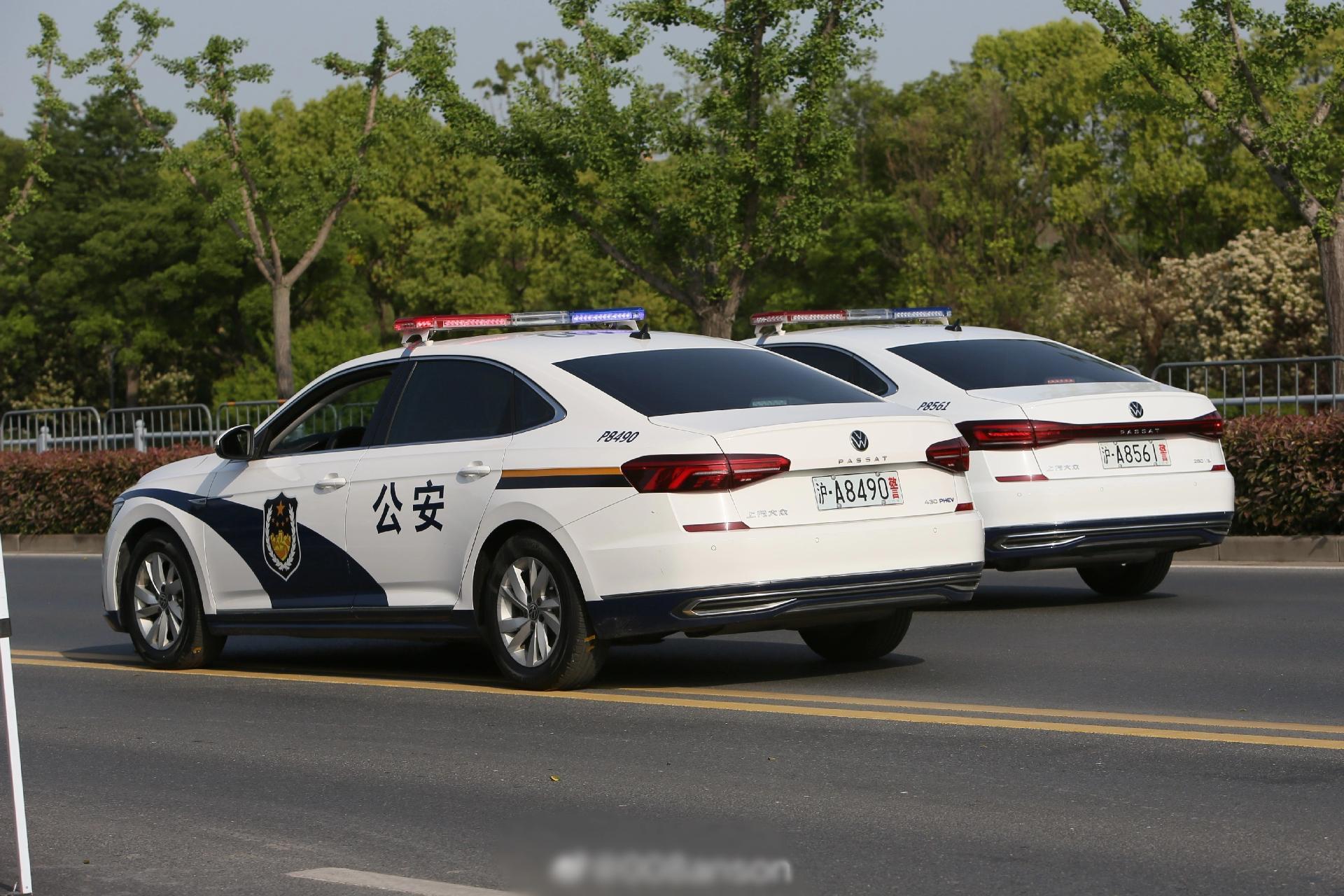 大众帕萨特#福特探险者 #大众帕萨特 #别克gl8 #警车 #松江公安