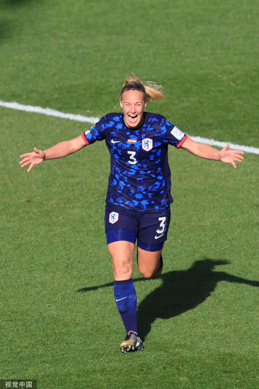 第81分钟:范德格拉赫特手球送点,卡尔登泰