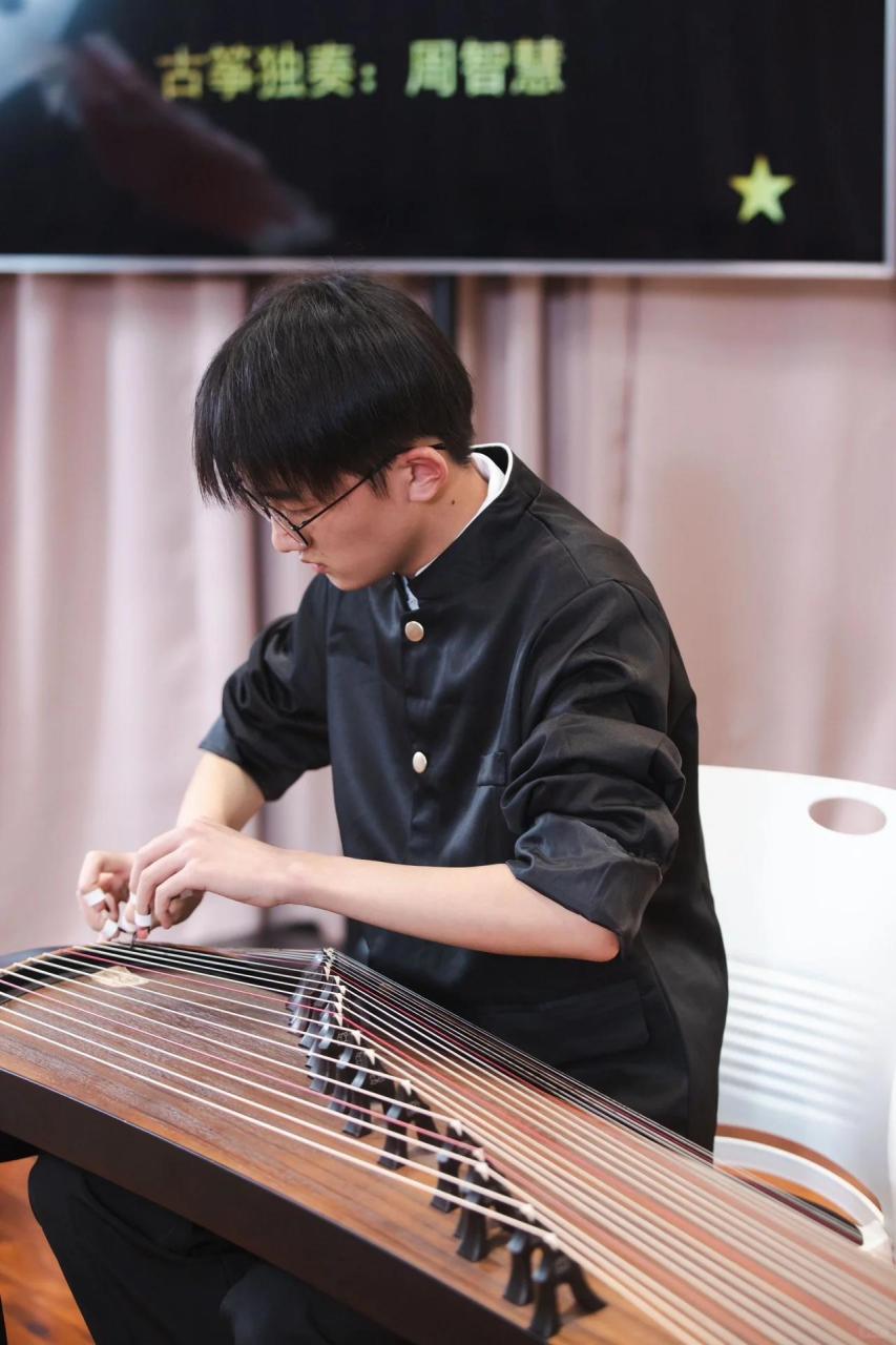 我们的古筝男孩9699