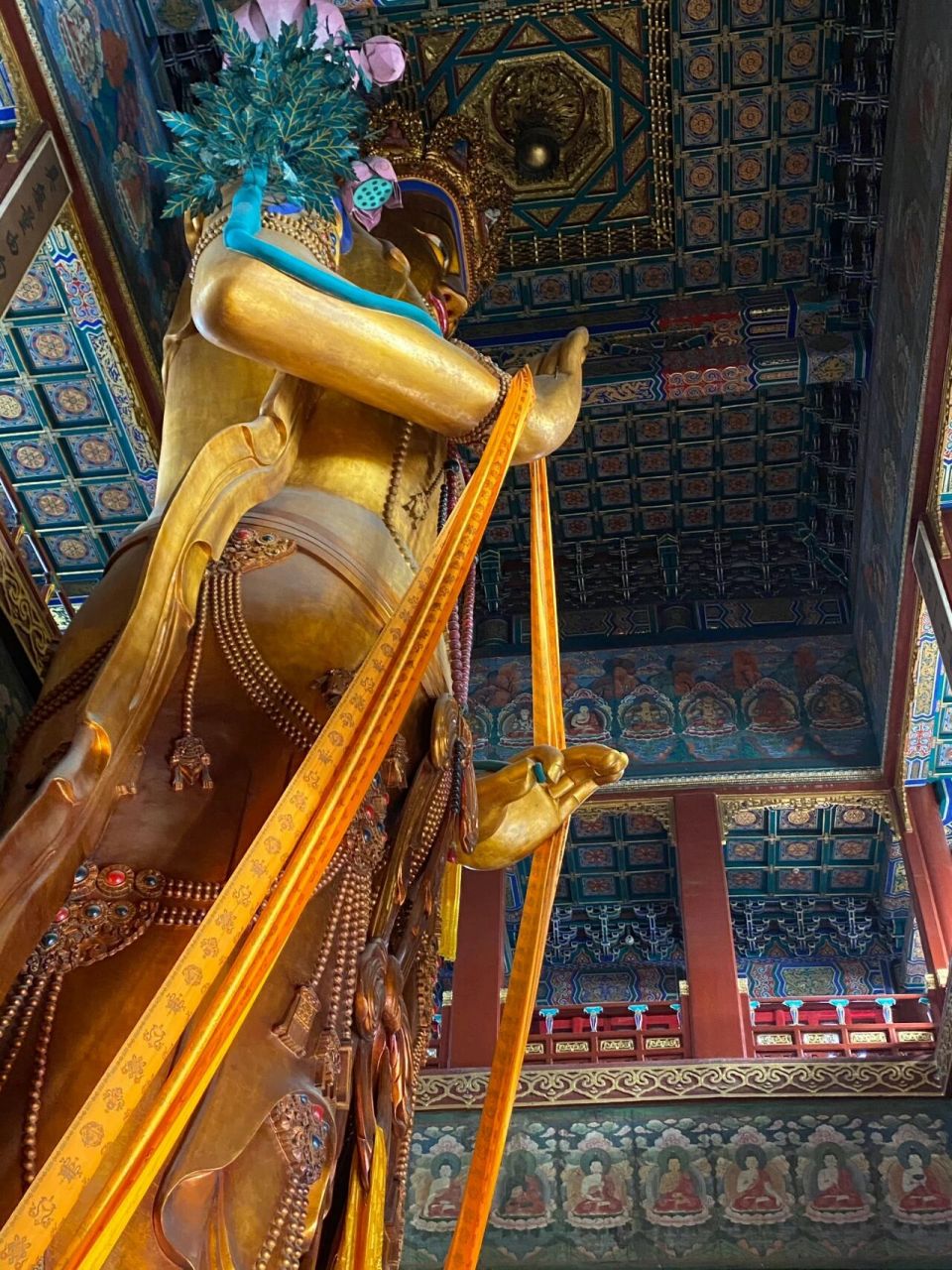 北京雍和宫,世界最高的木雕弥勒佛 【北京雍和宫木雕大佛】这尊巨佛是