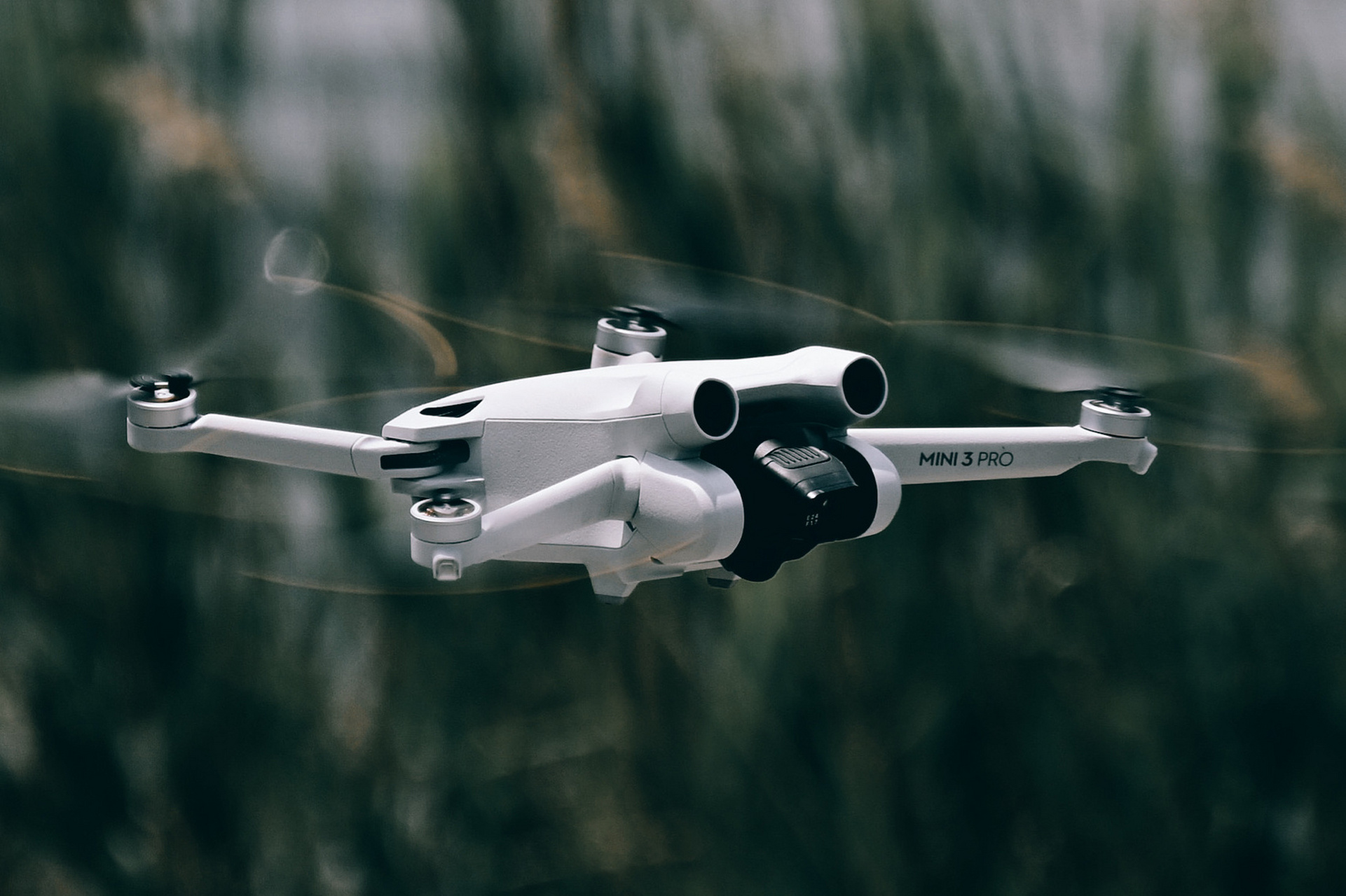 关于大疆mini3pro抗风防雨和镜头起雾 算下来mini3p已经到手一个月