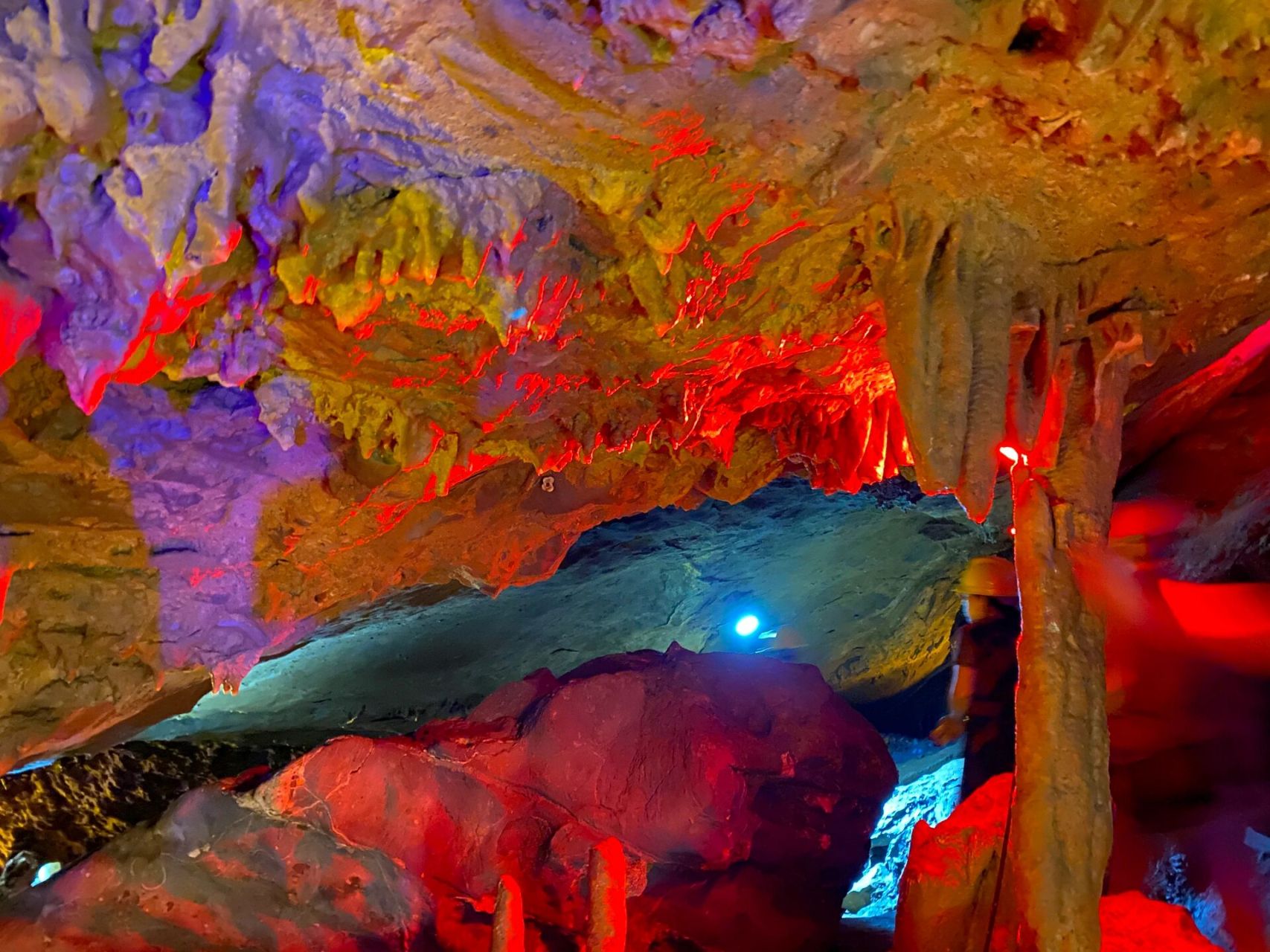 邵阳洞口龙眼洞避暑 里面超级凉快 门票50一张,稍微有点贵