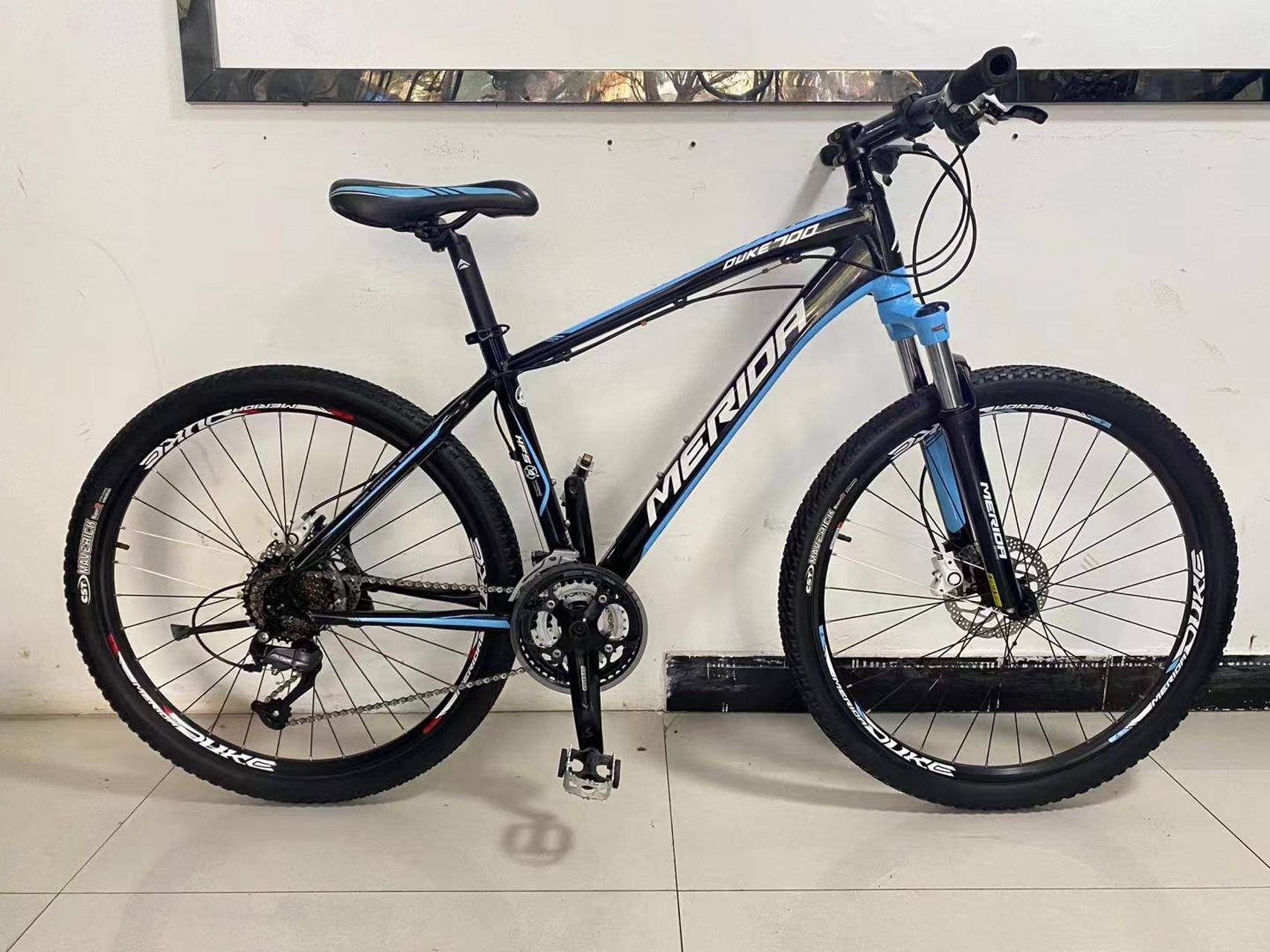 美利达公爵700,禧玛诺27速油碟刹,铝合金车架,肩控前叉,26轮组17车架