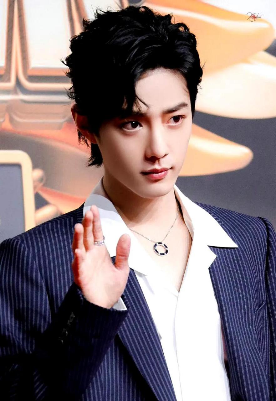 肖战 说到覃头,让人一瞬间就会想到肖战19年今日头