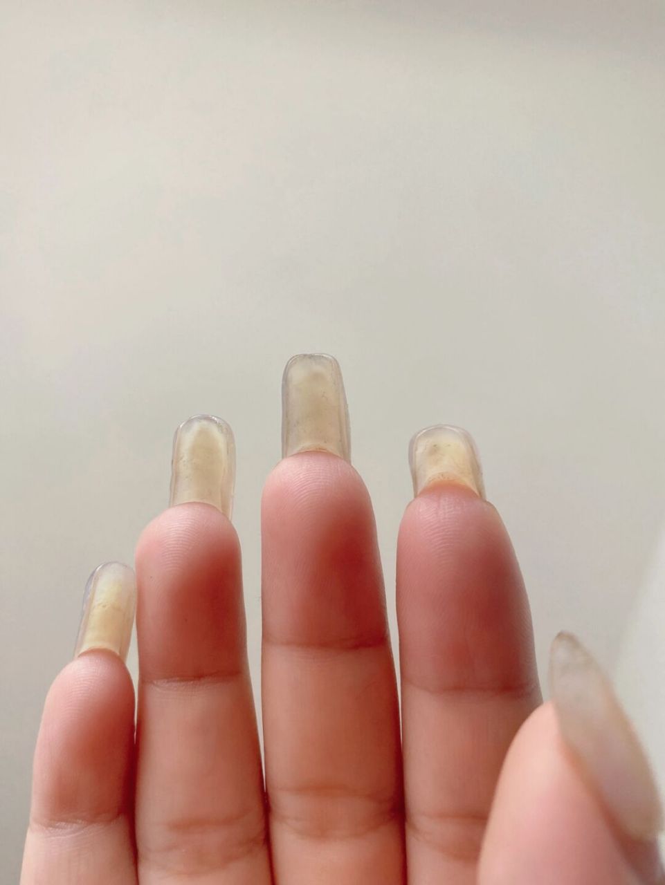 在线求问～ 中指指甲边缘裂开了 剪吗?只剪一个会不会奇怪04