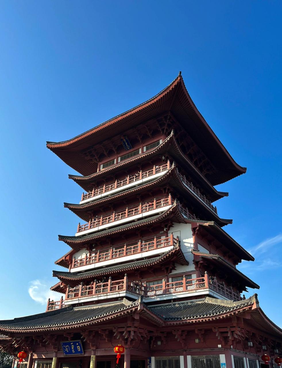椒江/白云阁 可以坐电梯上的山 原以为上去就快要到了,没想到扶梯上去