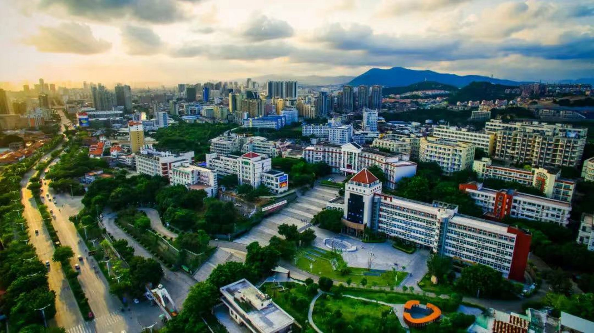黎明职业大学2022最新版分数线分享 黎明大学,即黎明职业大学,简称黎