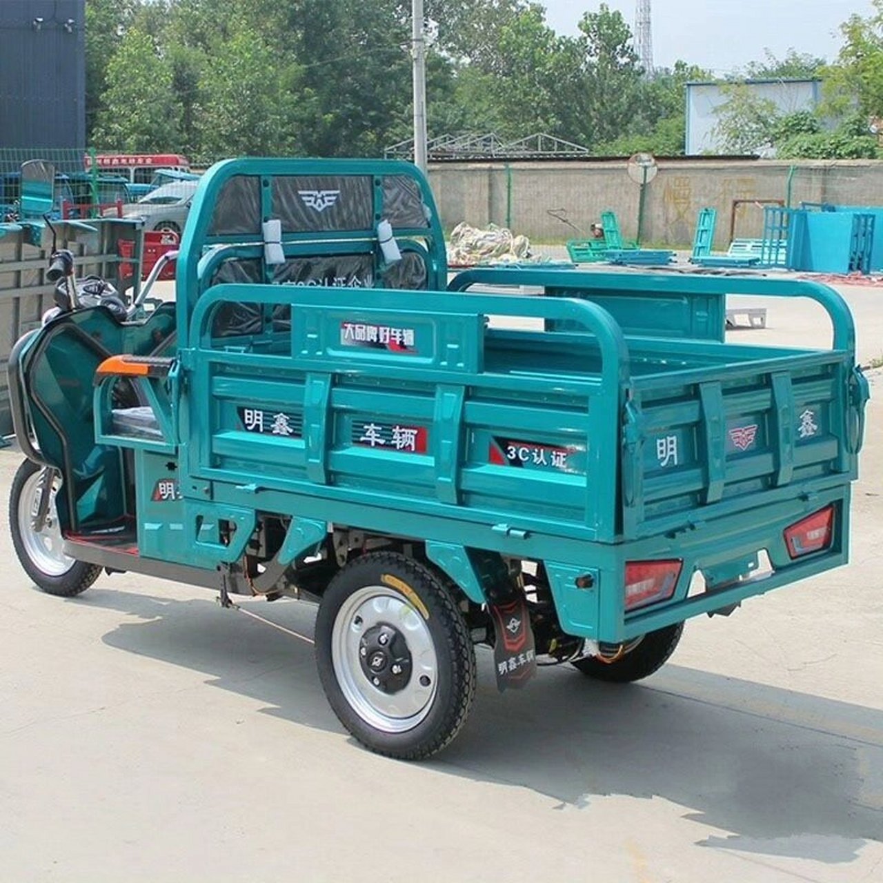 三轮车出租一天50 郑州高新区出租电动三轮车,可以用来搬家,拉货,一天