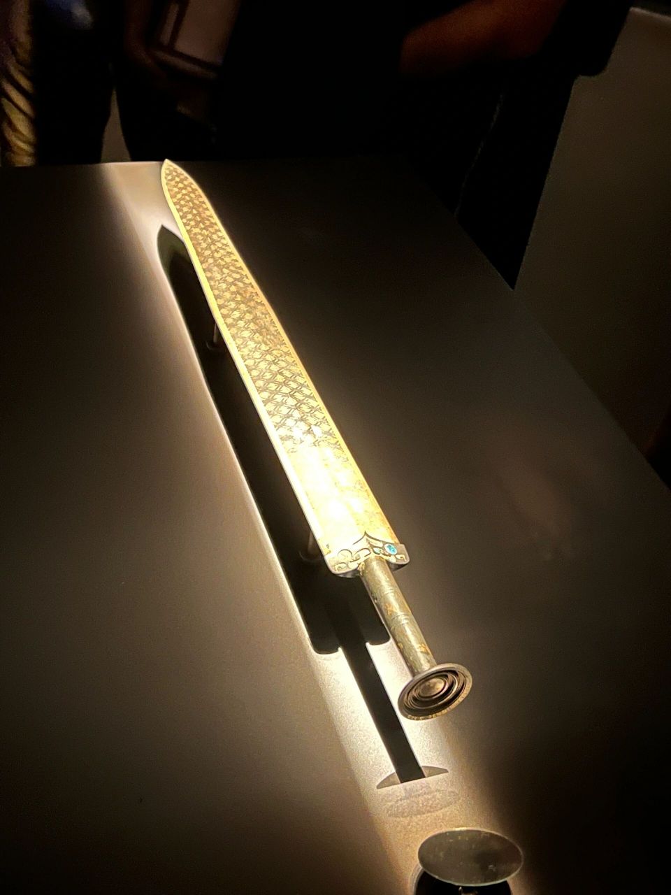 湖北省博物馆之越王勾践剑 终于见到这把名扬天下的剑,它就静静地呆在