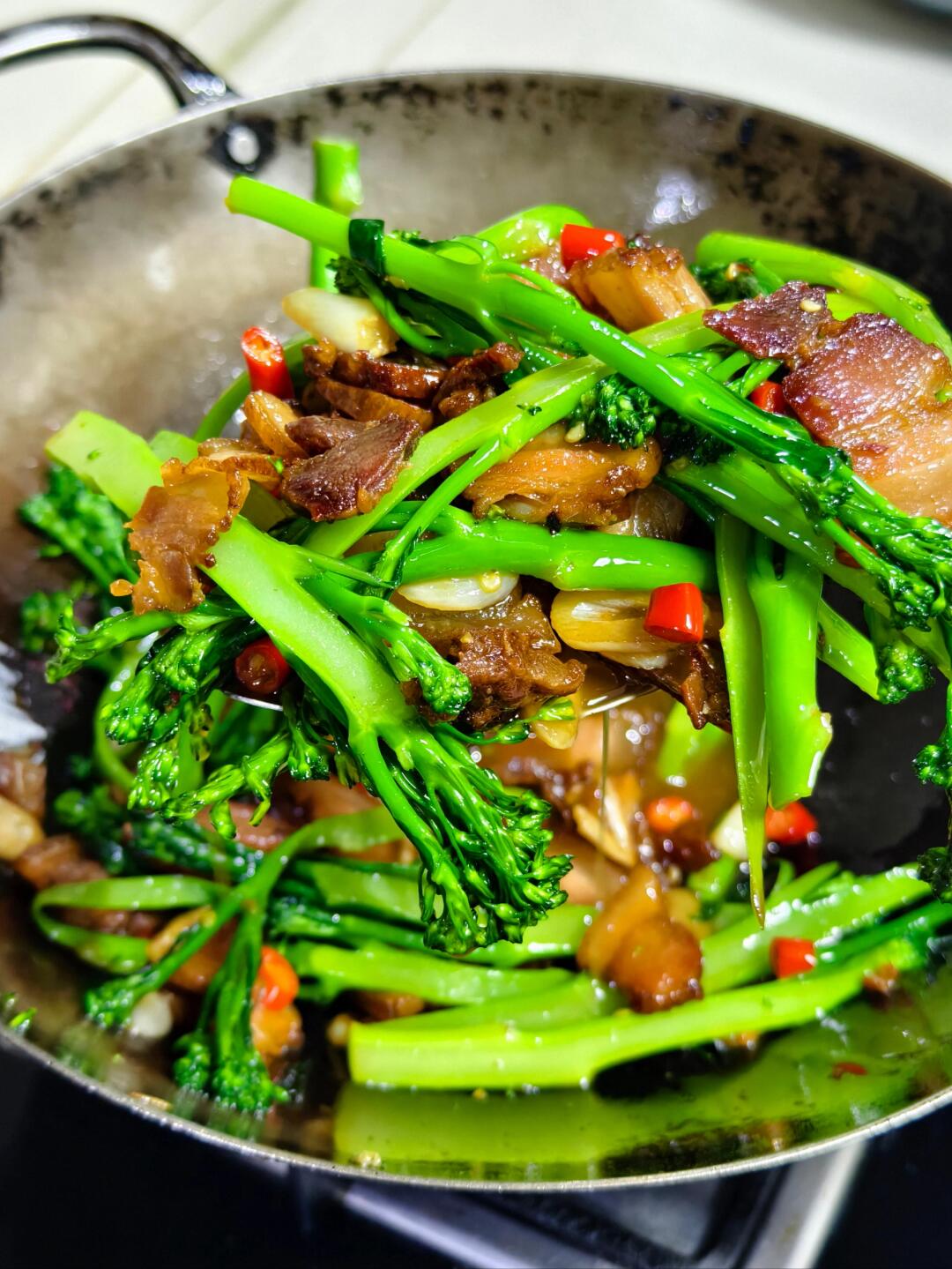 西兰苔炒腊肉,就是喜欢吃湘菜