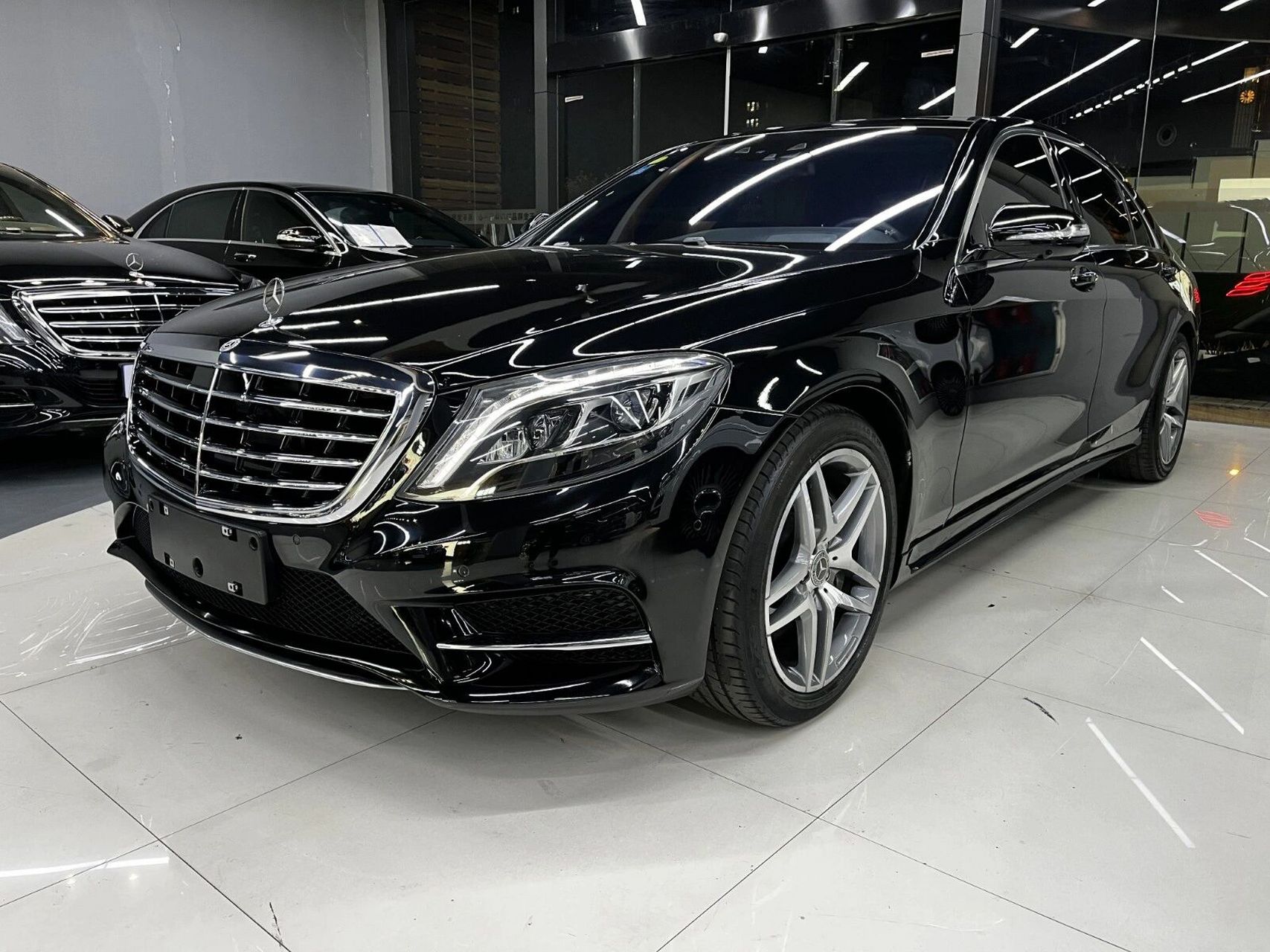 0t 变 速 器:手自一体 表显里程:9万 燃 料:汽油 车况说明:奔驰s400l