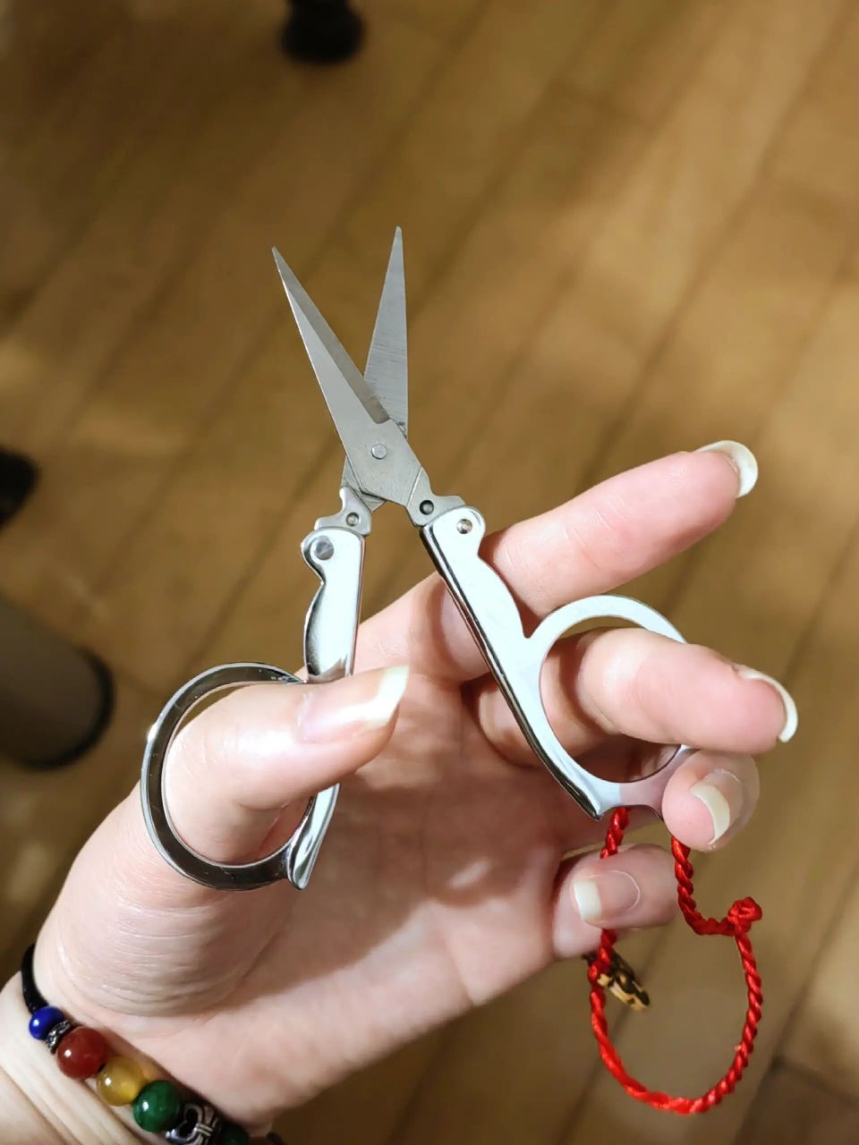 折叠剪刀能上高铁嘛 如图 刀刃肯定不超过60毫米