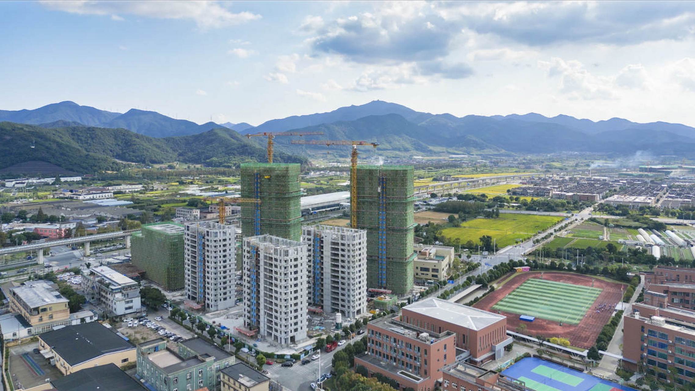 宁波经济技术开发区大港开发有限公司代建的邬隘青年公寓5楼完成主体