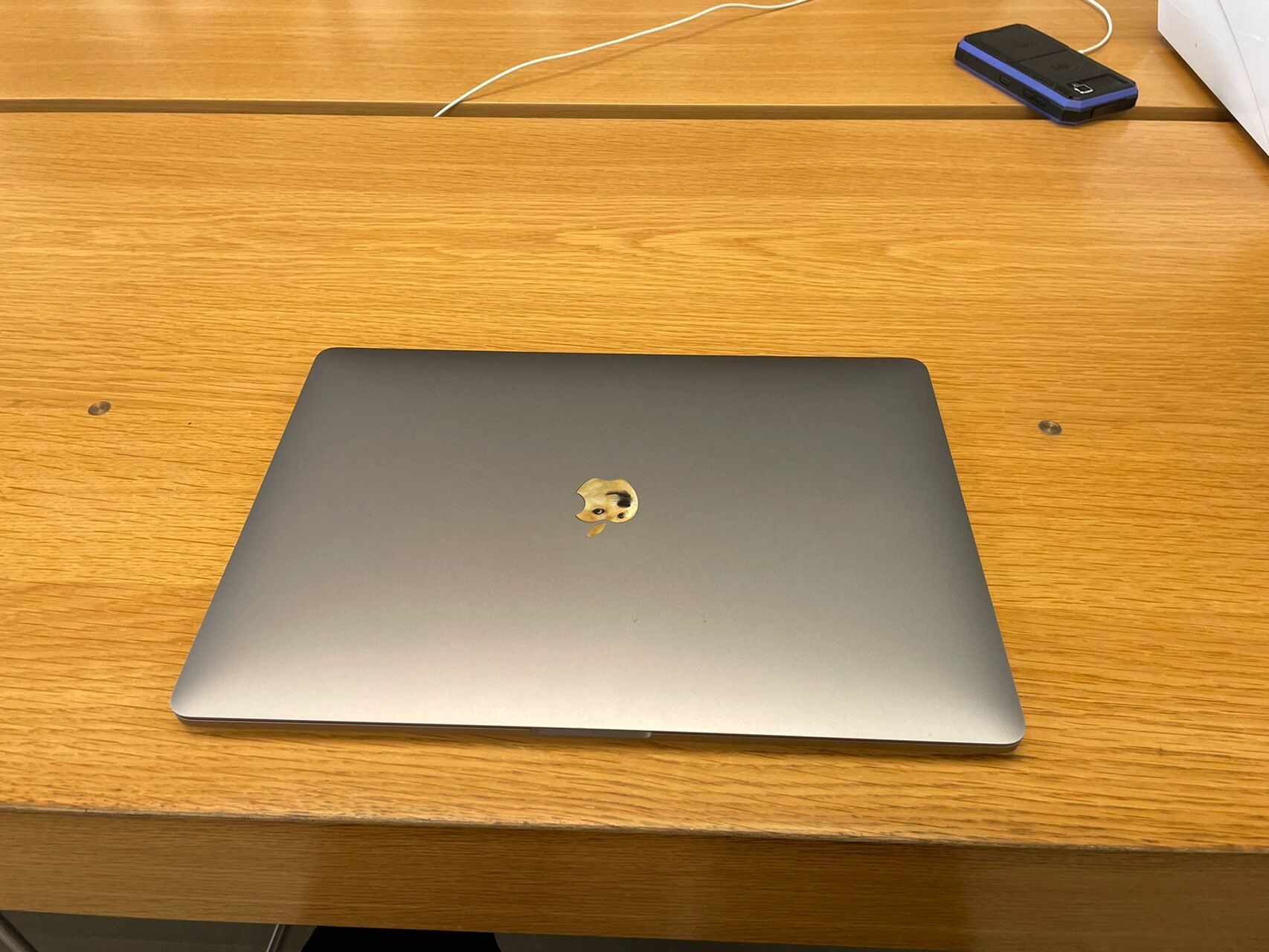 macbook pro 天才吧换电池初体验 电脑是2016款15.