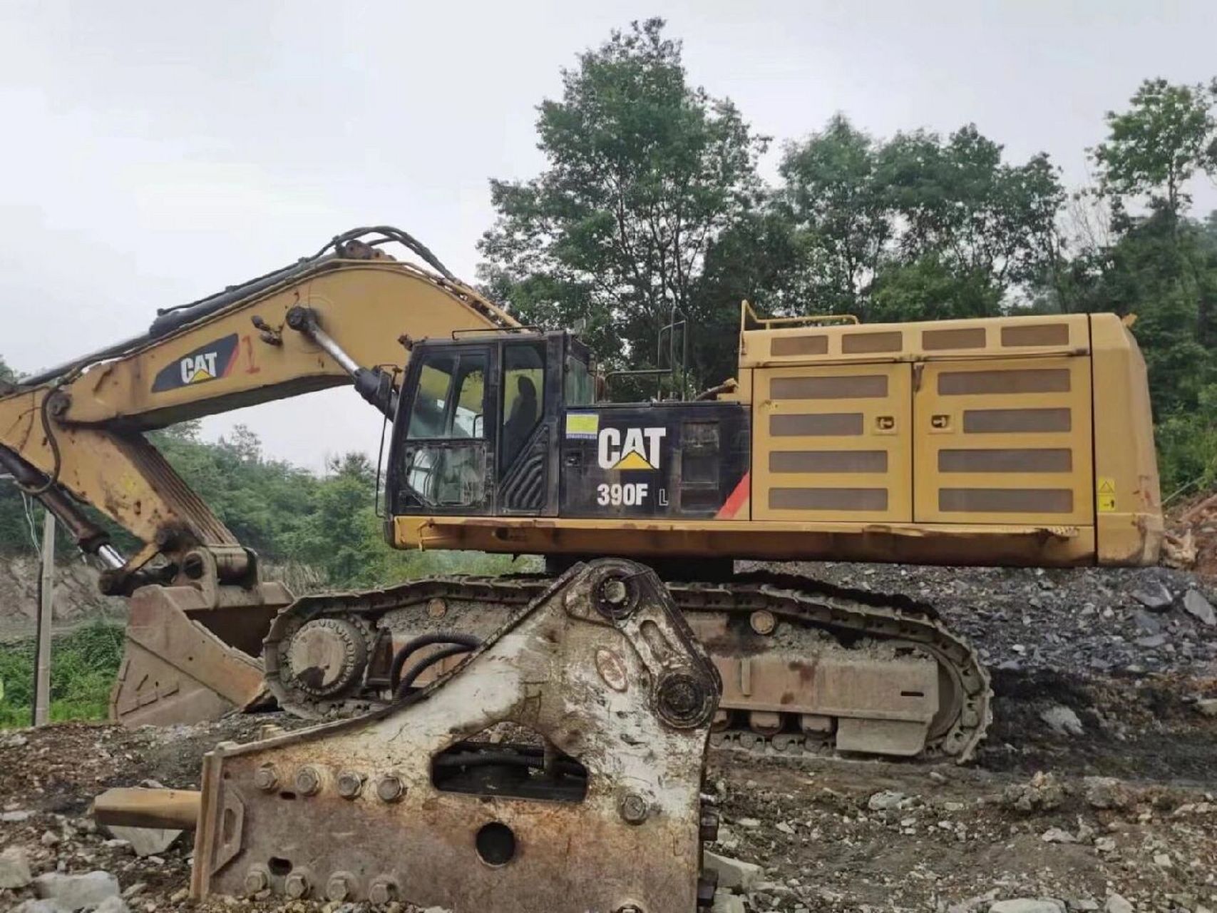 17出,18购买,便宜卡特390挖机一台出售价 17出,18购买,便宜卡特390