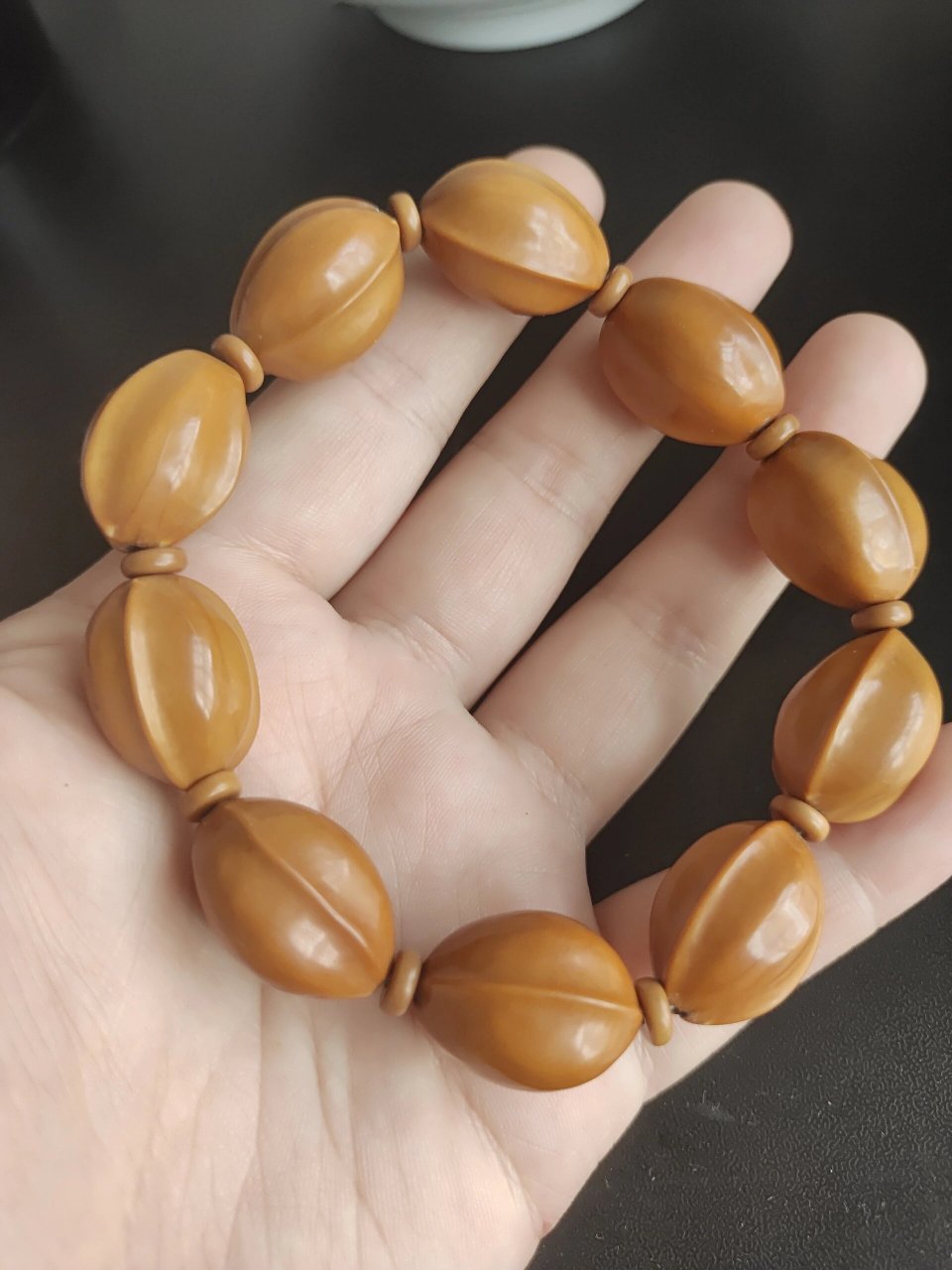 橄榄核鲨鱼背手串|69.