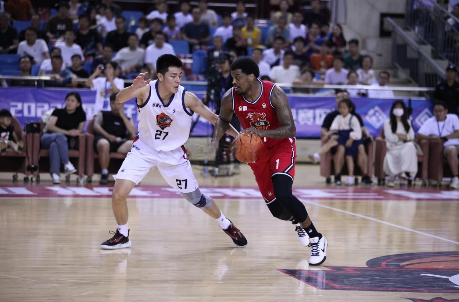 7月28日晚,安徽文一在常规赛上半程收官战中主场对阵石家庄翔蓝,也是