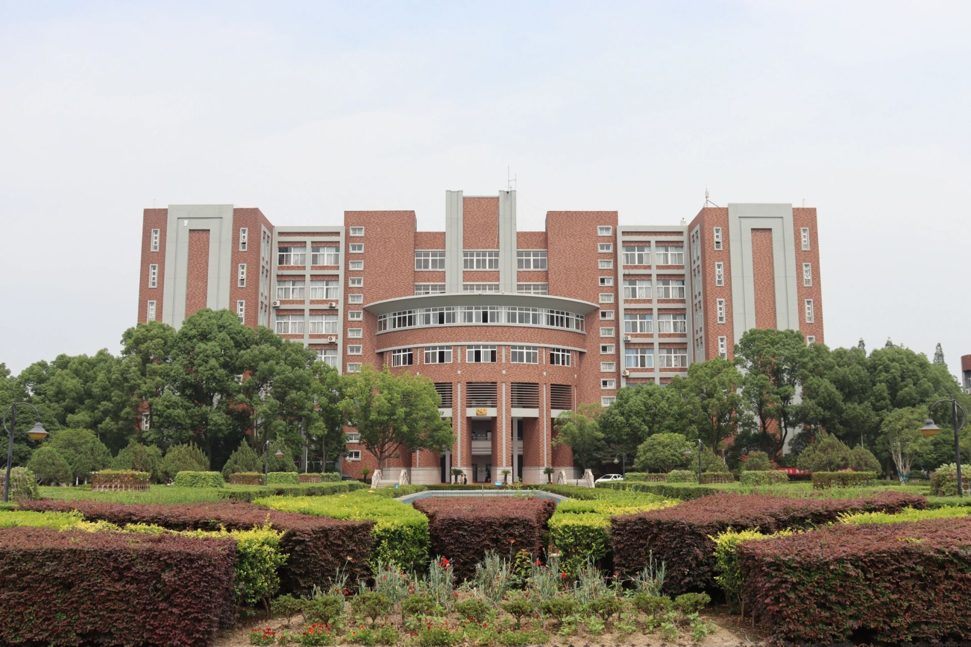 浙江万里学院(回龙校区)总览篇 总览篇: 万里学院在同比二本公办院校