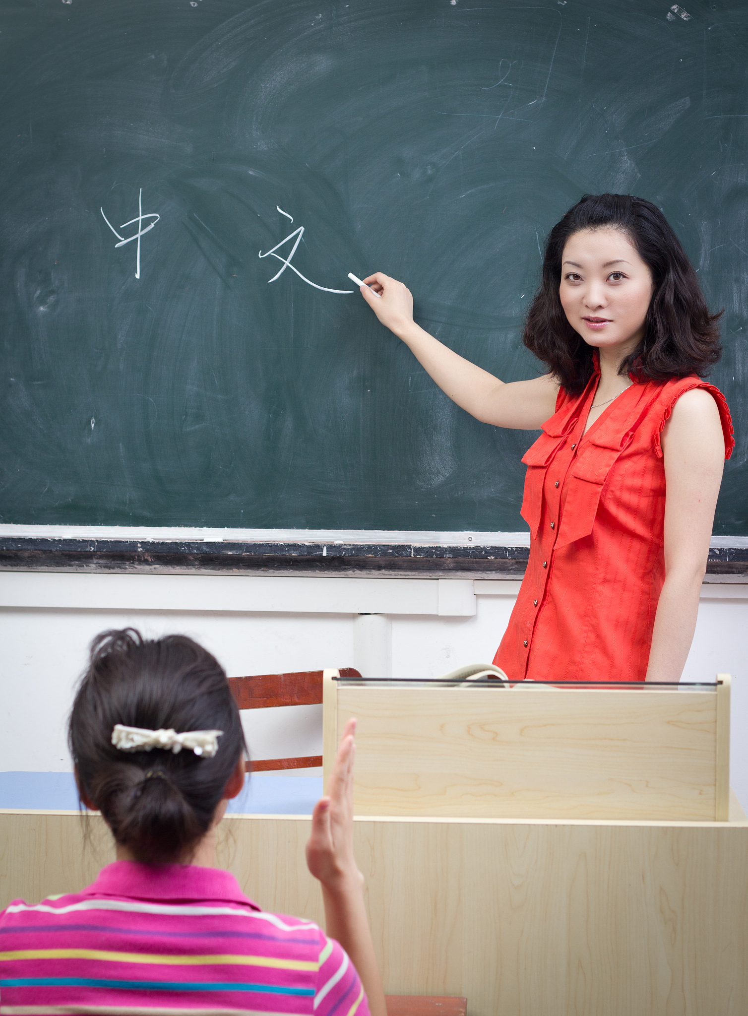 那个曾被指控猥亵学生的老师,居然又换新工作了!