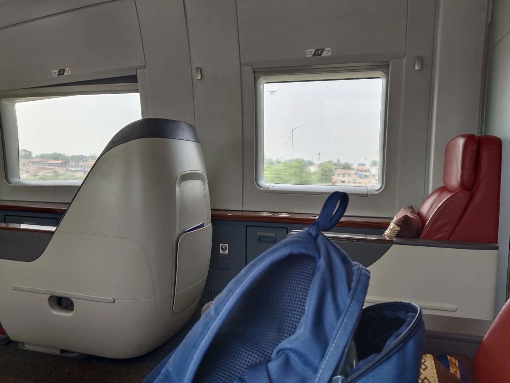 高铁一等座还会送有小零食!