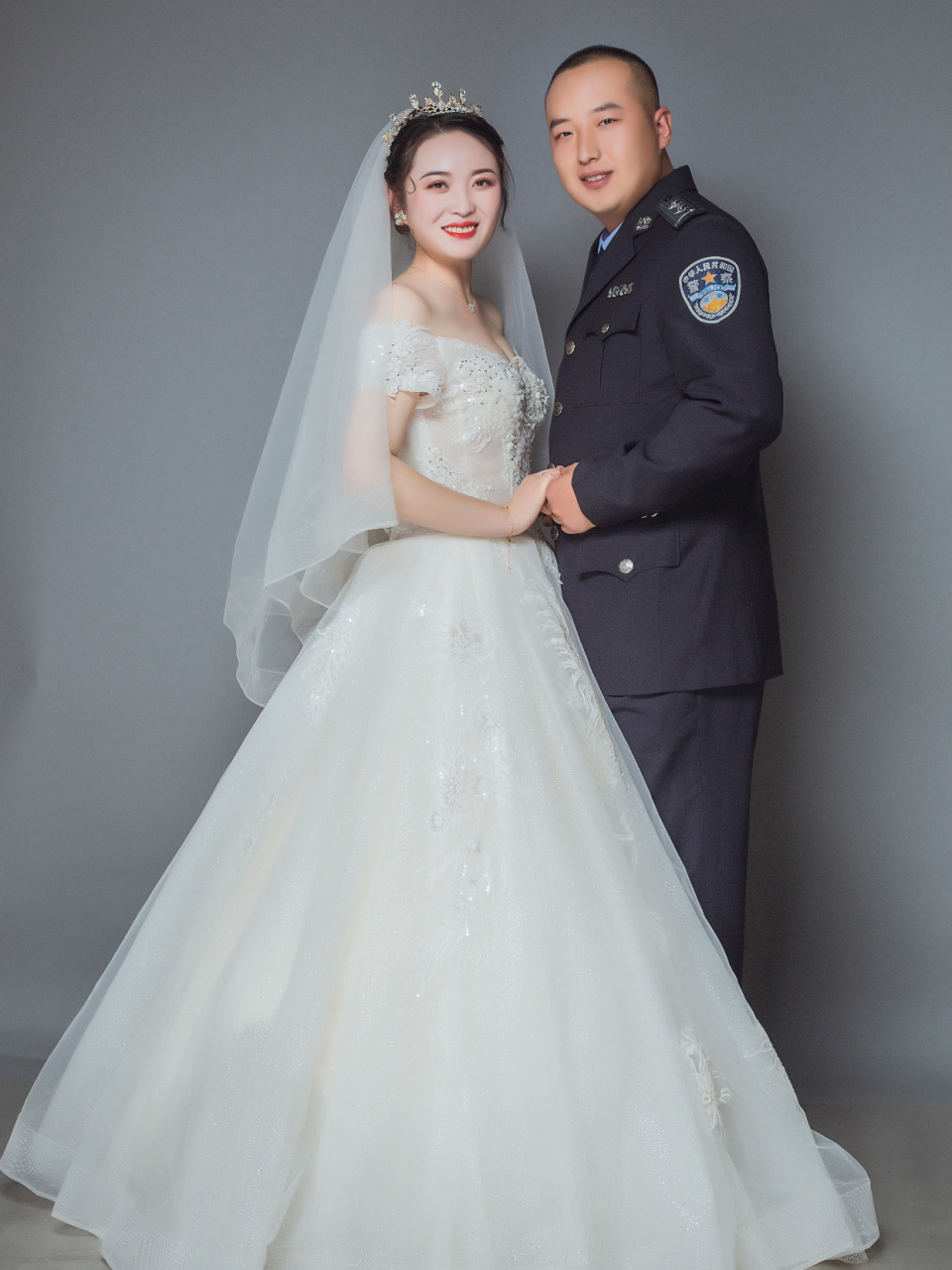 我最爱的人 结婚两个月了,嫁给了警察叔叔94