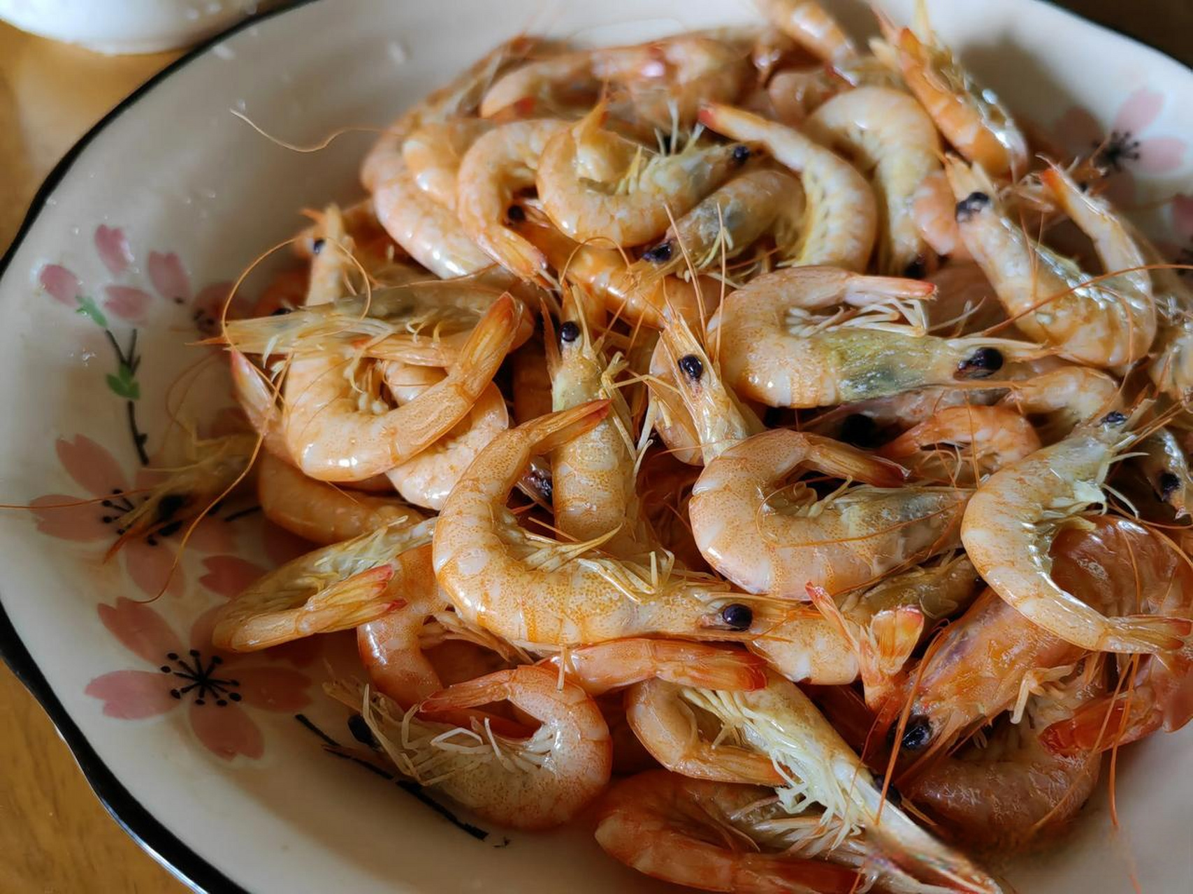 早上去城内市场,发现这种小虾仔,40元一斤,忍不住买了下来.