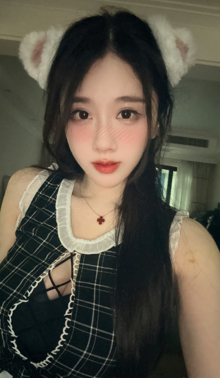 轩子老师女仆装,太顶了[色] #轩子巨2兔##轩子巨二兔