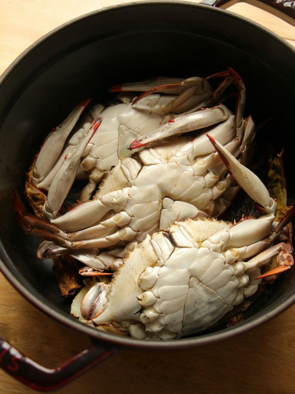 舟山人嫡传套路之干烤梭子蟹 以往觉得梭子蟹清蒸最能吃出本味,现在和