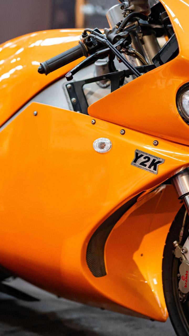 拥有飞机引擎的摩托车y2k.