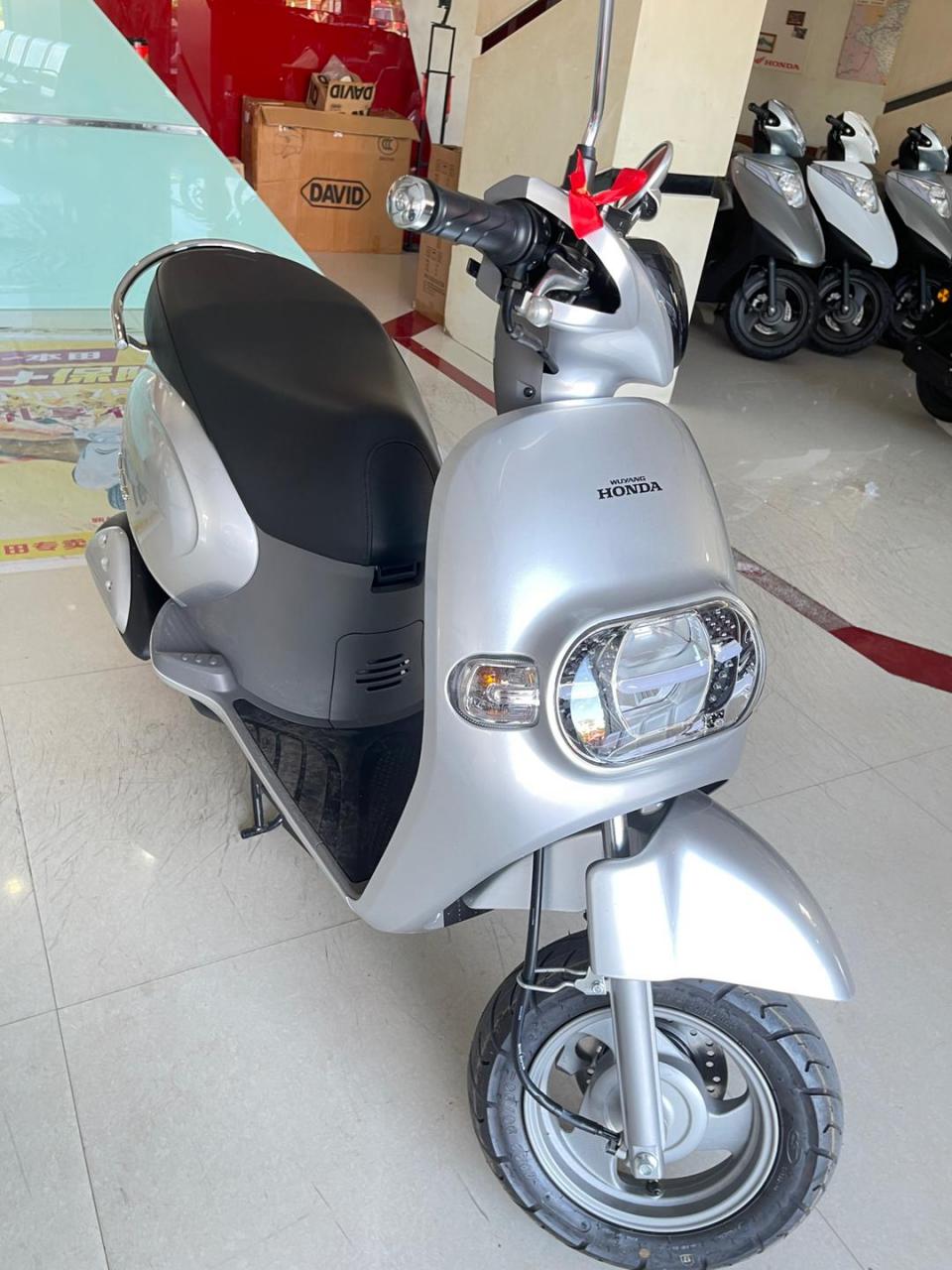 五羊本田宾阳专卖店 本田塔帕100,好看时尚潮流休闲,您值得拥有