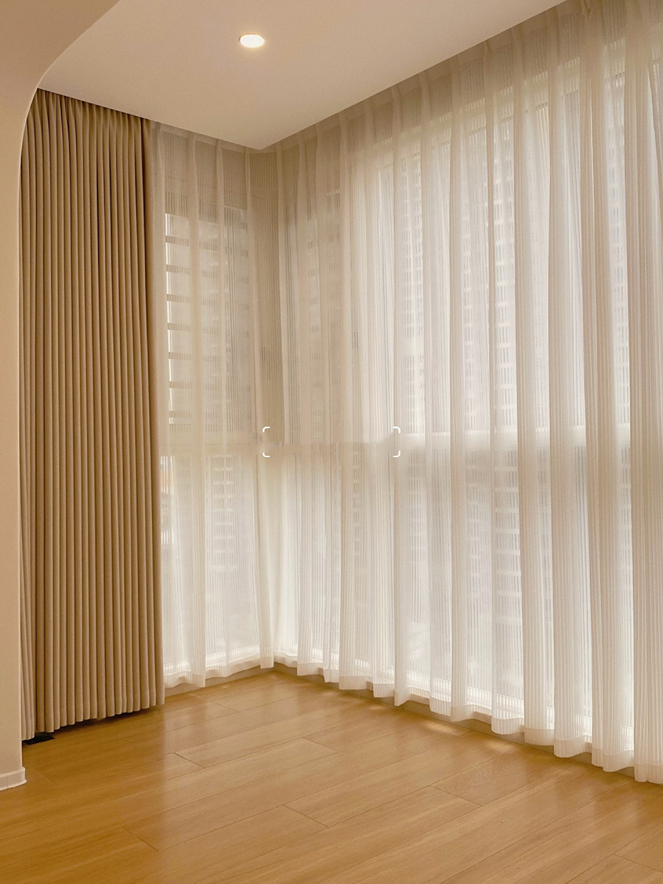 u型客厅阳台双层窗帘安装完毕!