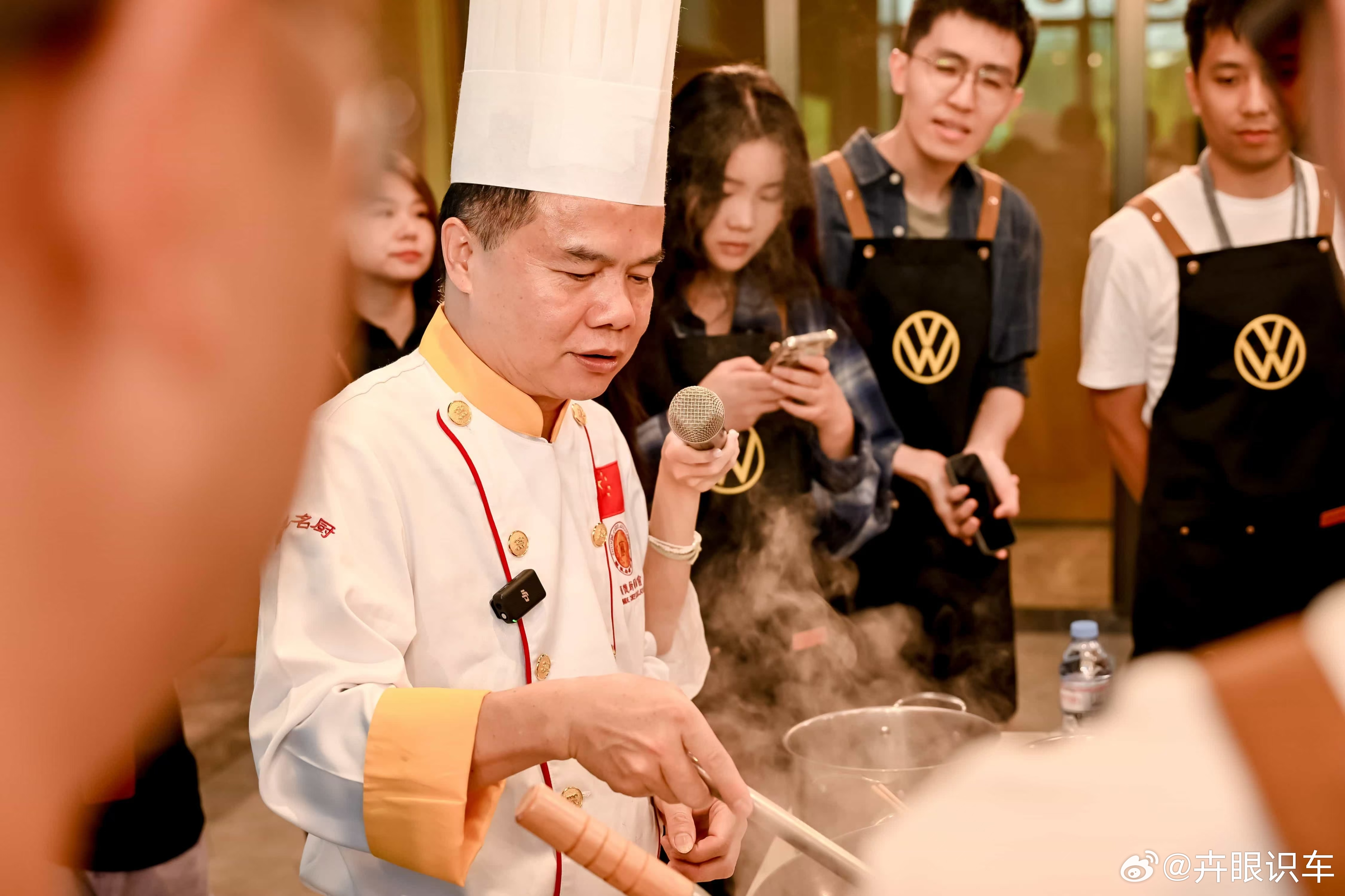 街巷飘香的浓浓烟火 id