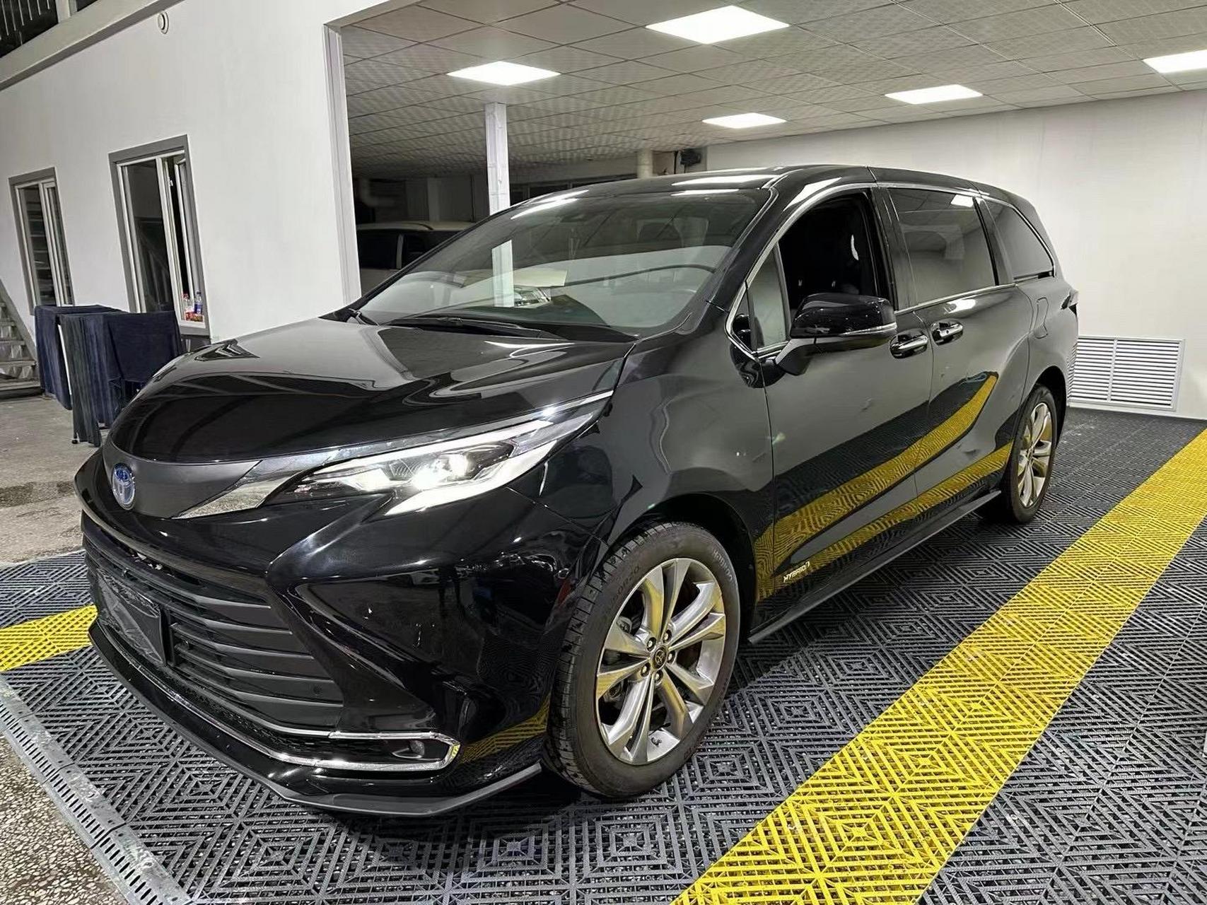 2023年丰田塞纳 2.