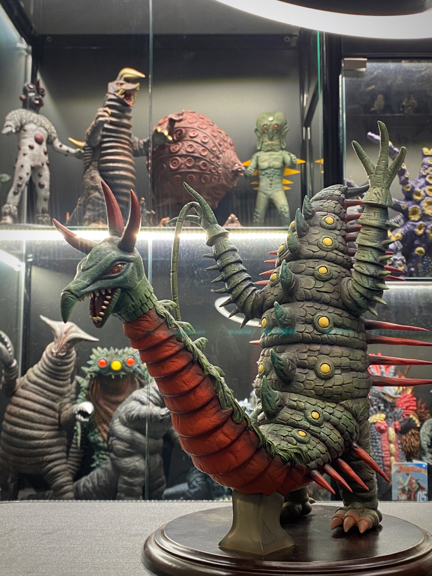 【蜈蚣怪兽】 姆卡旦达 登场