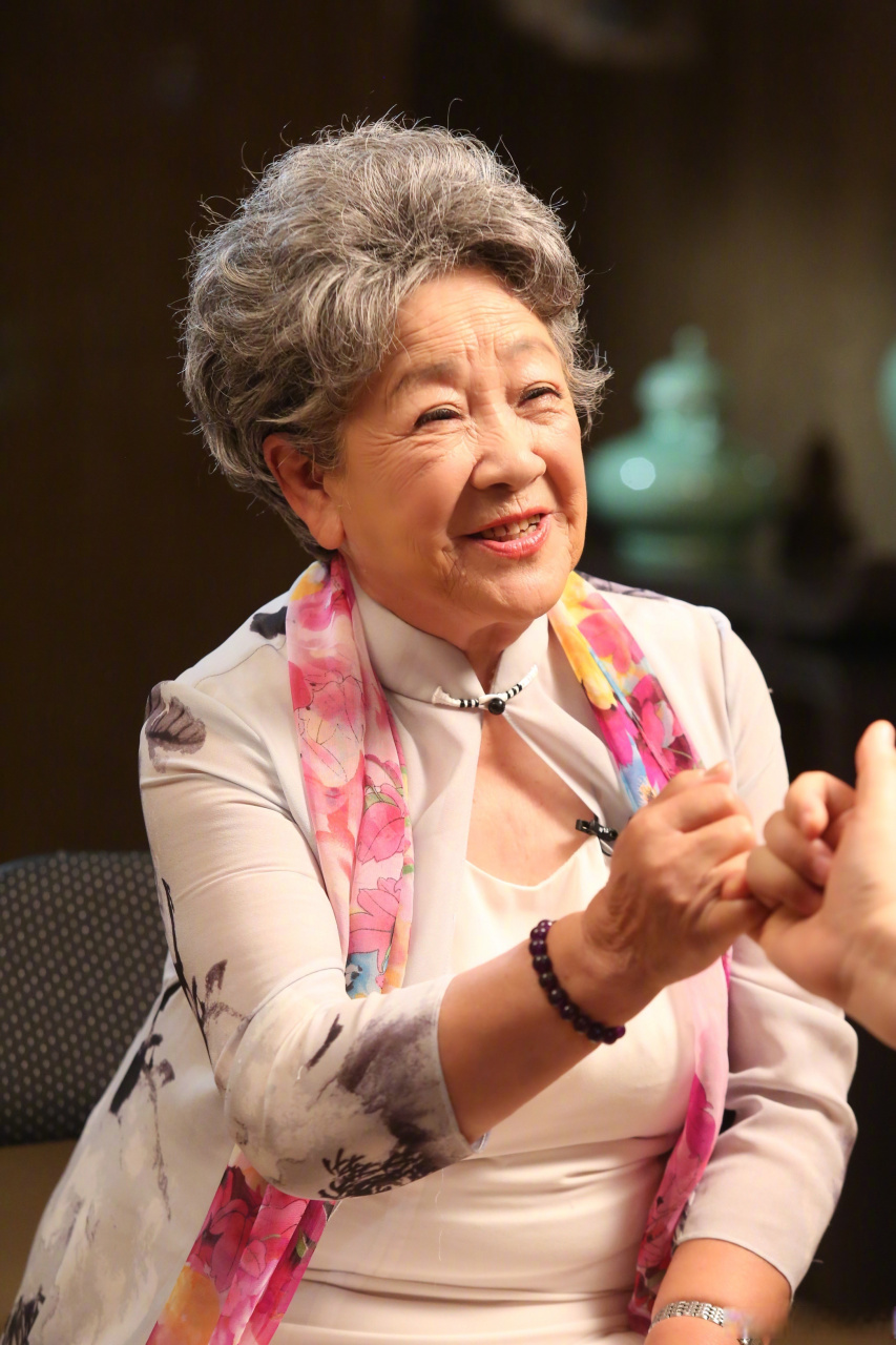 "90后"陶玉玲老师仍保持当年《柳堡的故事》里"二妹子"甜甜的微笑.