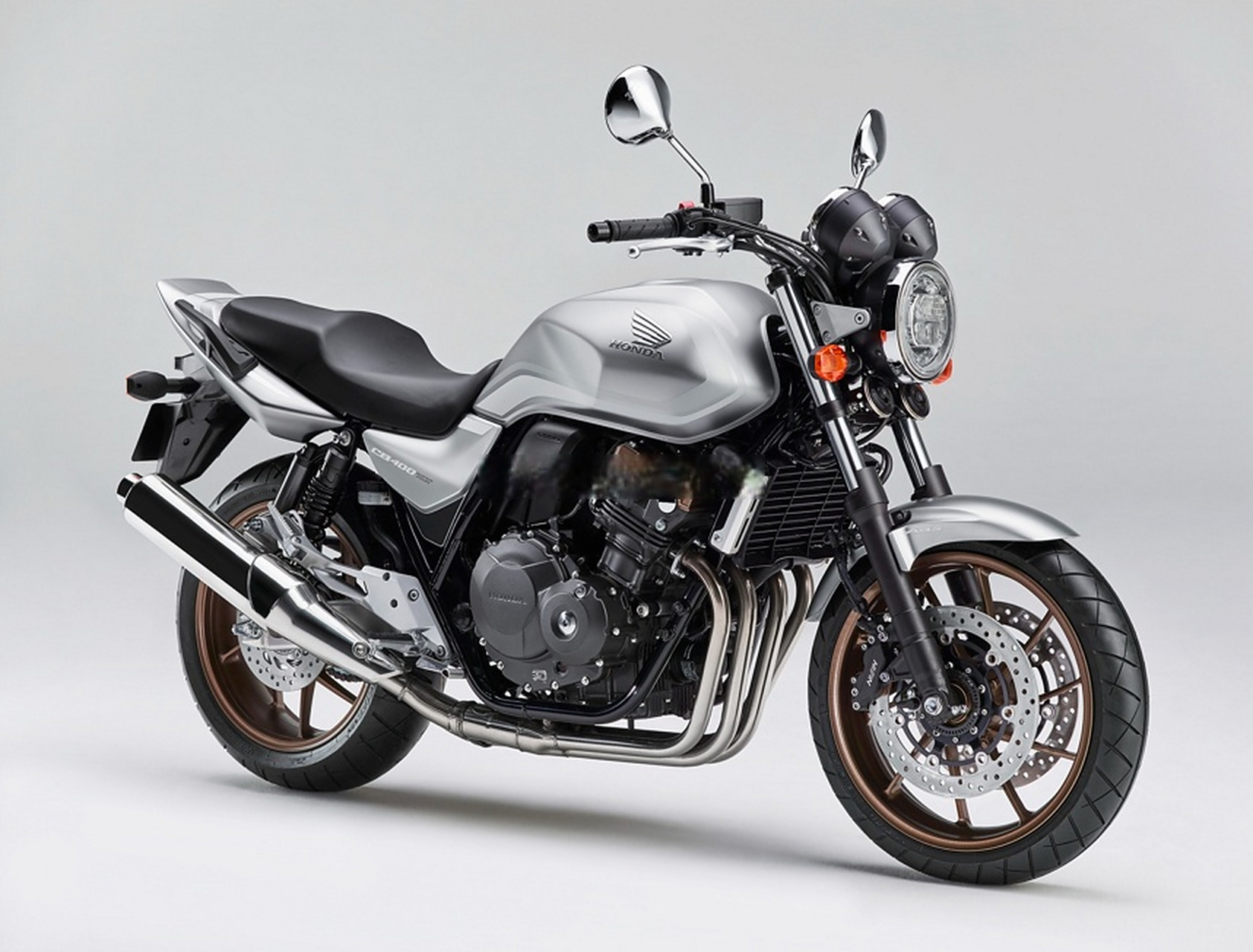 本田cb400四缸版小道消息要国产了~~~这玩意在市场火爆的时候不引进